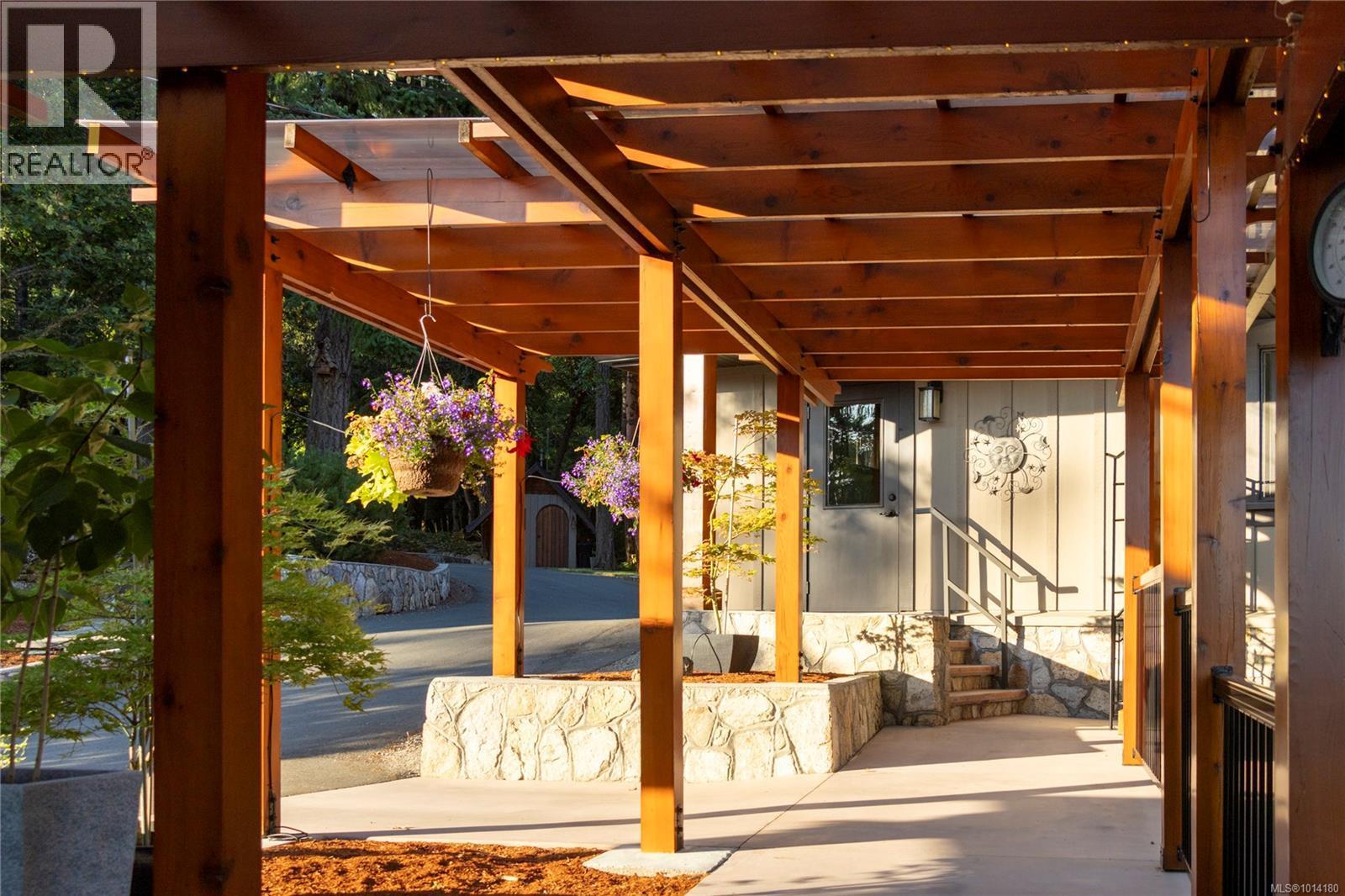 CENTRAL SAANICH, British Columbia, V8M 1S2, CA, 3 Bedrooms Bedrooms, ,4 BathroomsBathrooms,Residential,For Sale,1947352