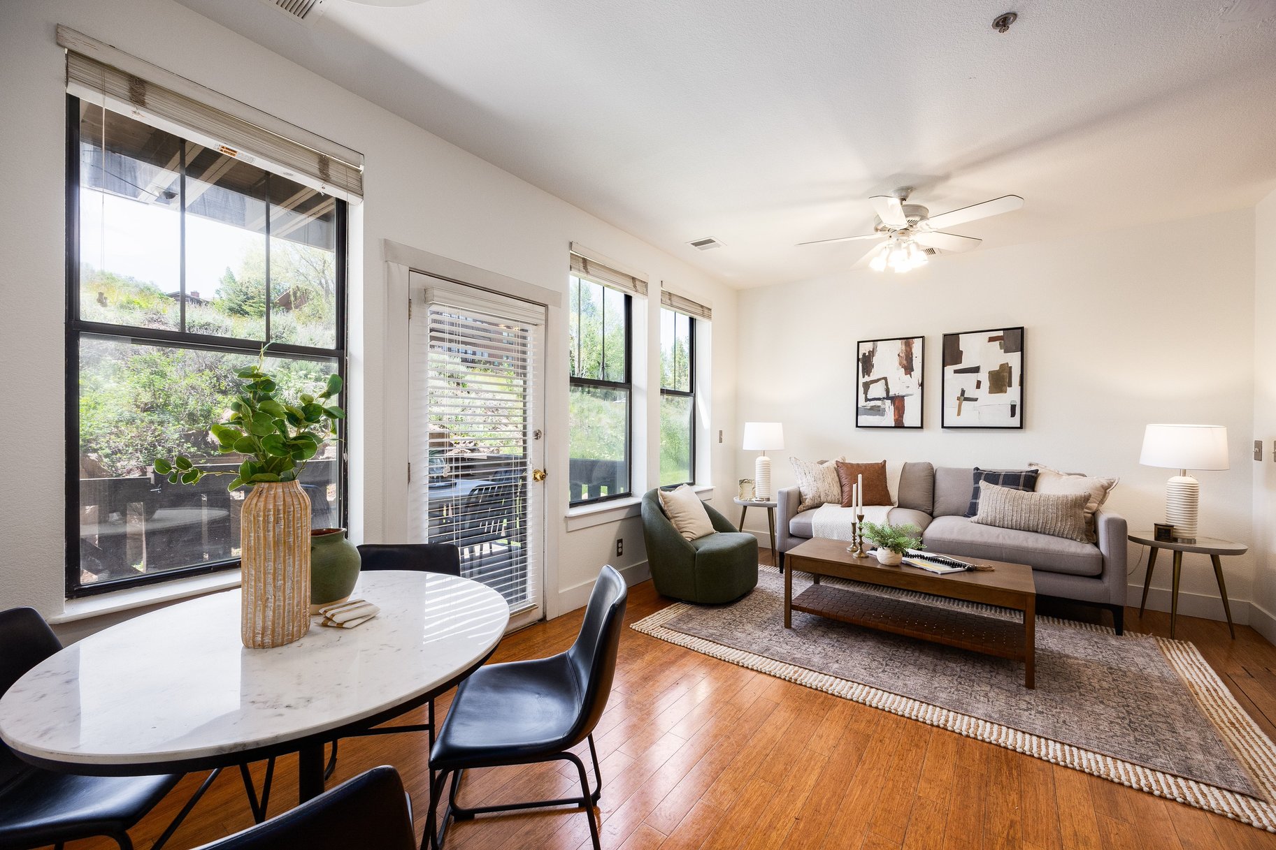 Light Filled Open Floor Plan with Seamless Access to Outdoor Space - 物件實景