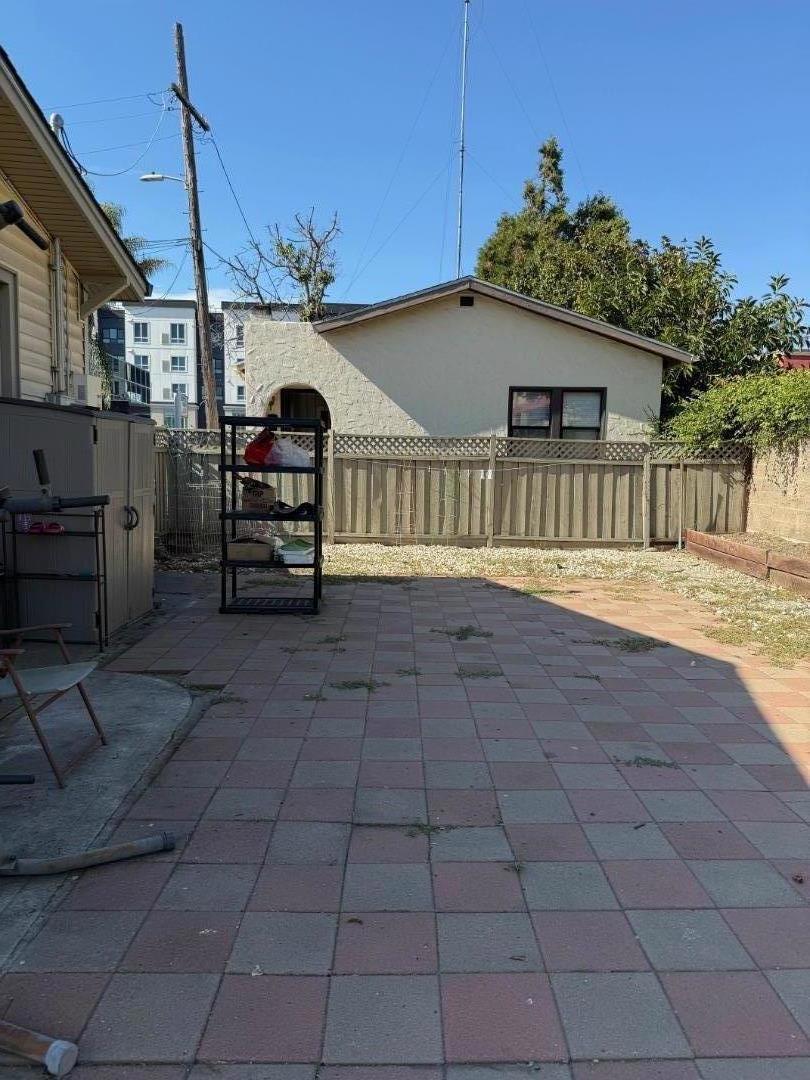 Hayward, California, 94541, United States, 2 Bedrooms Bedrooms, ,1 BathroomBathrooms,Residential,For Sale,2009058