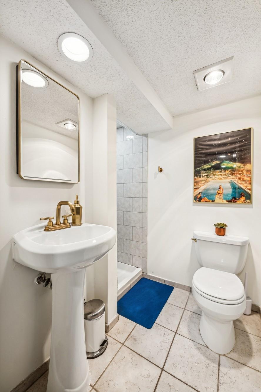 Minneapolis, Minnesota, 55408, United States, 4 Bedrooms Bedrooms, ,2 BathroomsBathrooms,Residential,For Sale,1898421