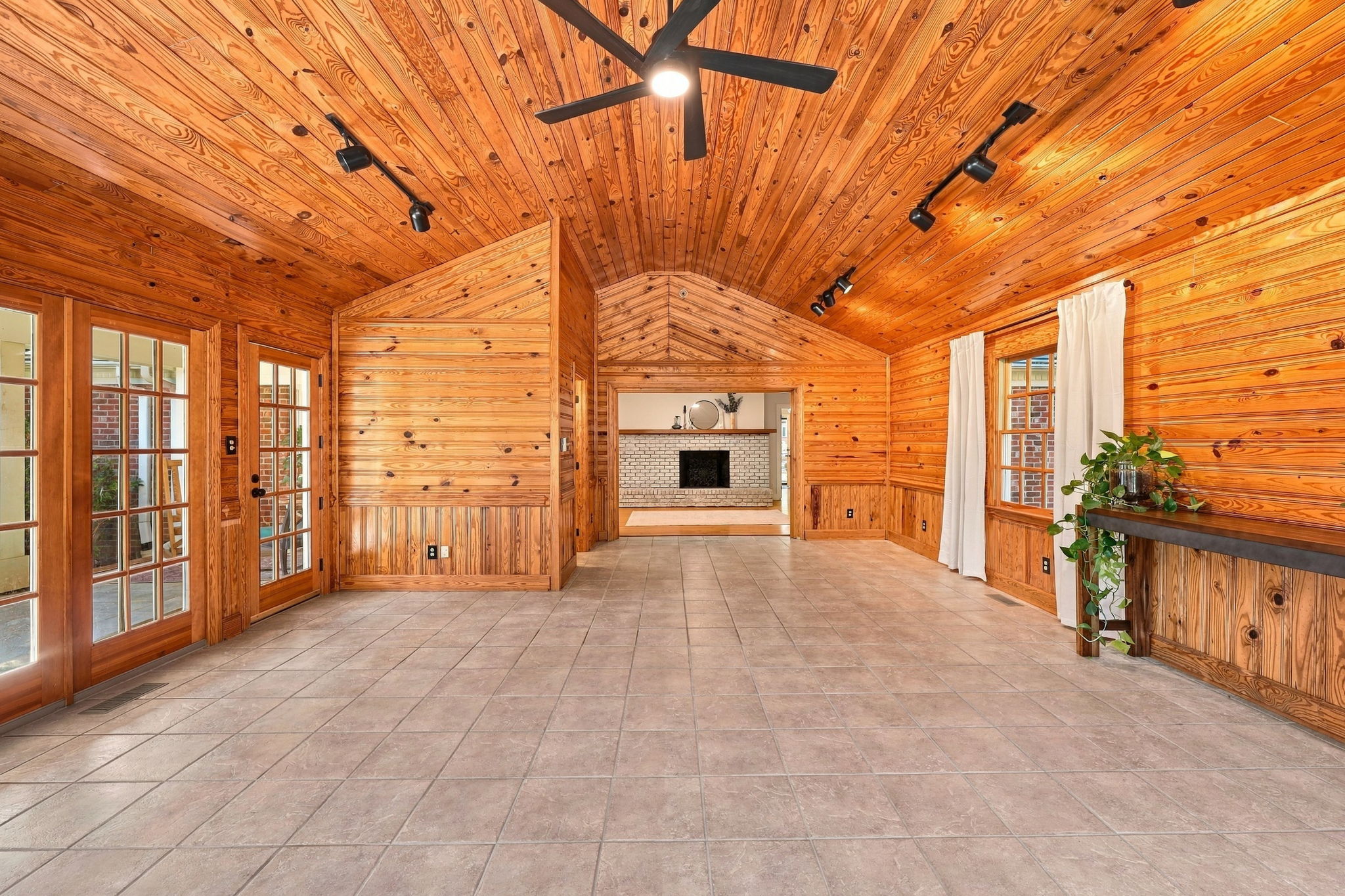  6700 Valley Lake Drive, Raleigh, NC 27612 - 物件實景