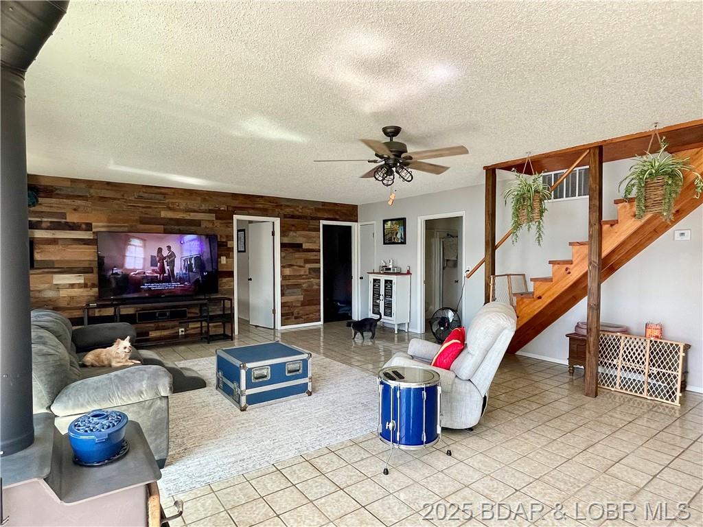 Gravois Mills, Missouri, 65037, United States, 5 Bedrooms Bedrooms, ,4 BathroomsBathrooms,Residential,For Sale,1829995