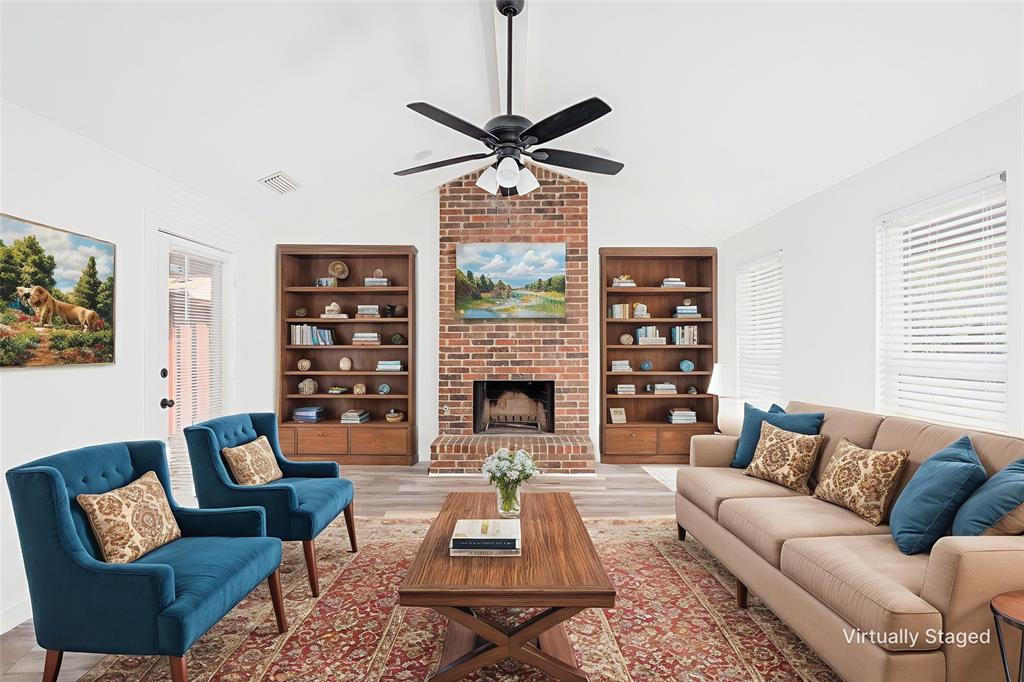 Dallas, Texas, 75214, United States, 3 Bedrooms Bedrooms, ,2 BathroomsBathrooms,Residential,For Sale,1987493