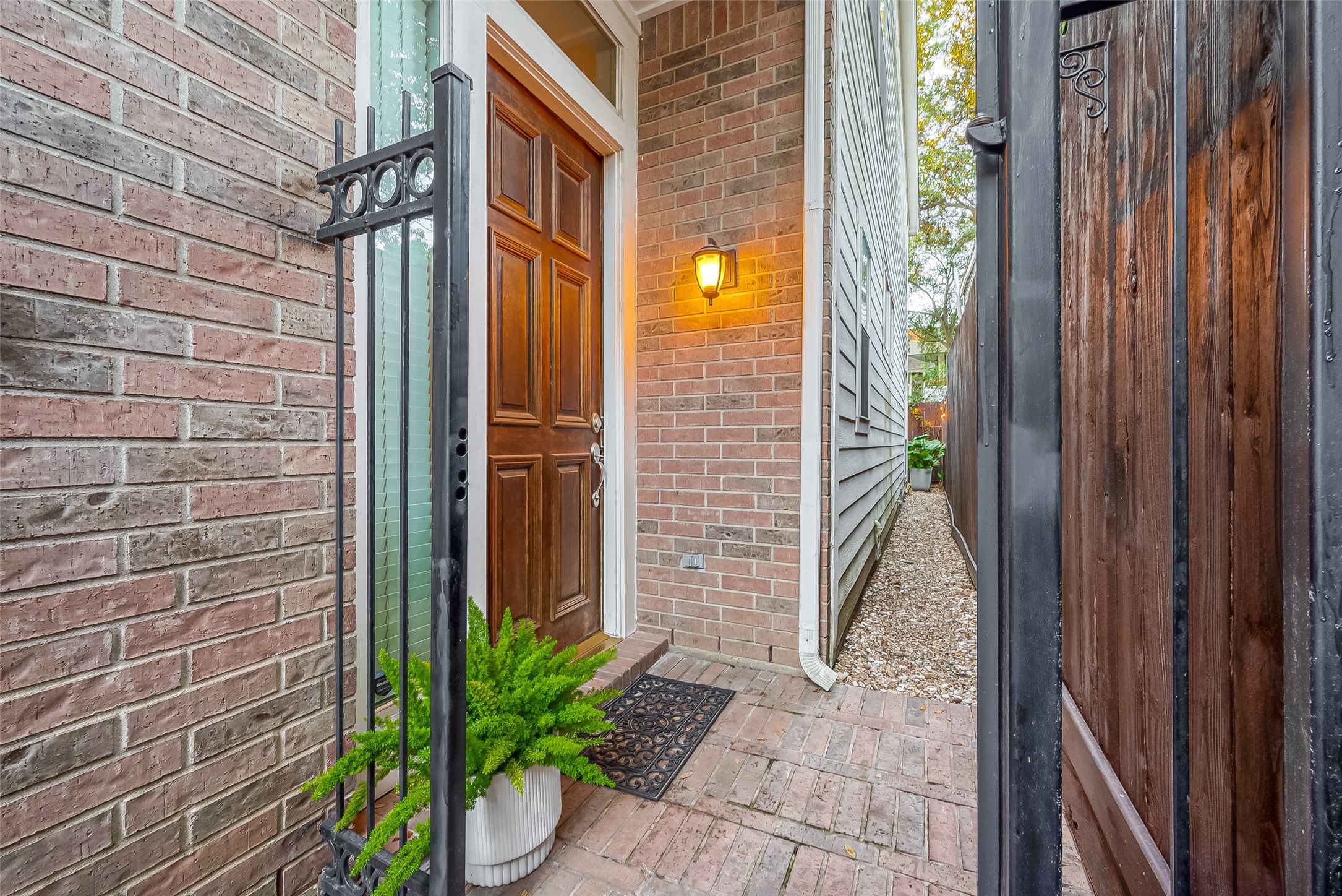  1212 W Alabama Street - 物件實景