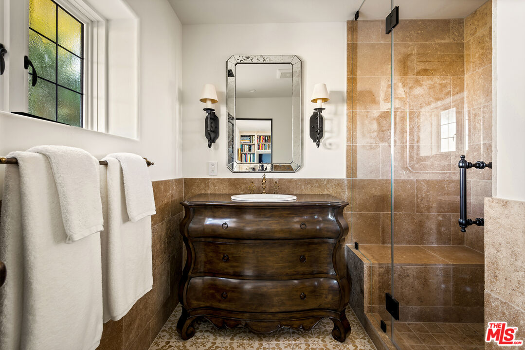 Los Angeles, California, 90068, United States, 4 Bedrooms Bedrooms, ,5 BathroomsBathrooms,Residential,For Sale,1910908