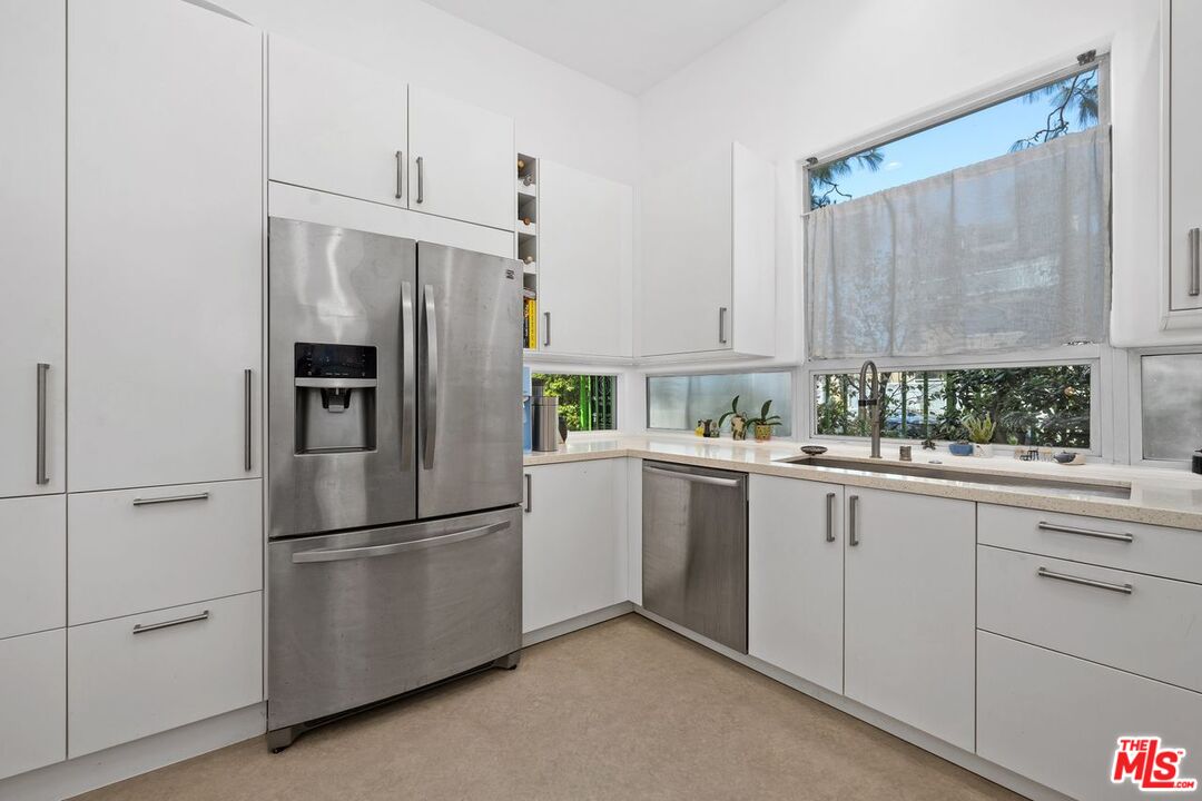 Venice, California, 90291, United States, 4 Bedrooms Bedrooms, ,4 BathroomsBathrooms,Residential,For Sale,1926607