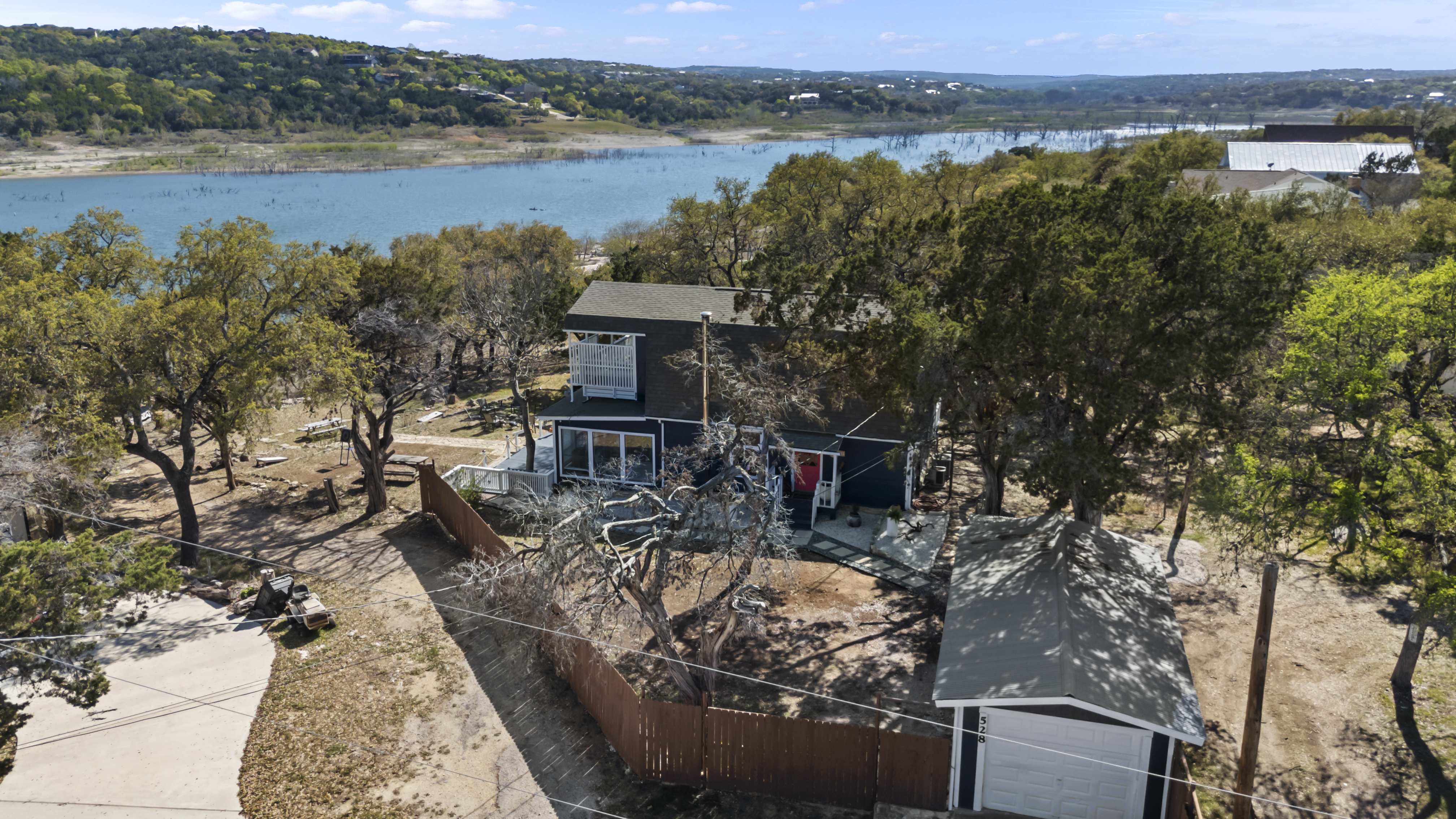  Prime Lakefront Living with Stunning Views - 物件實景