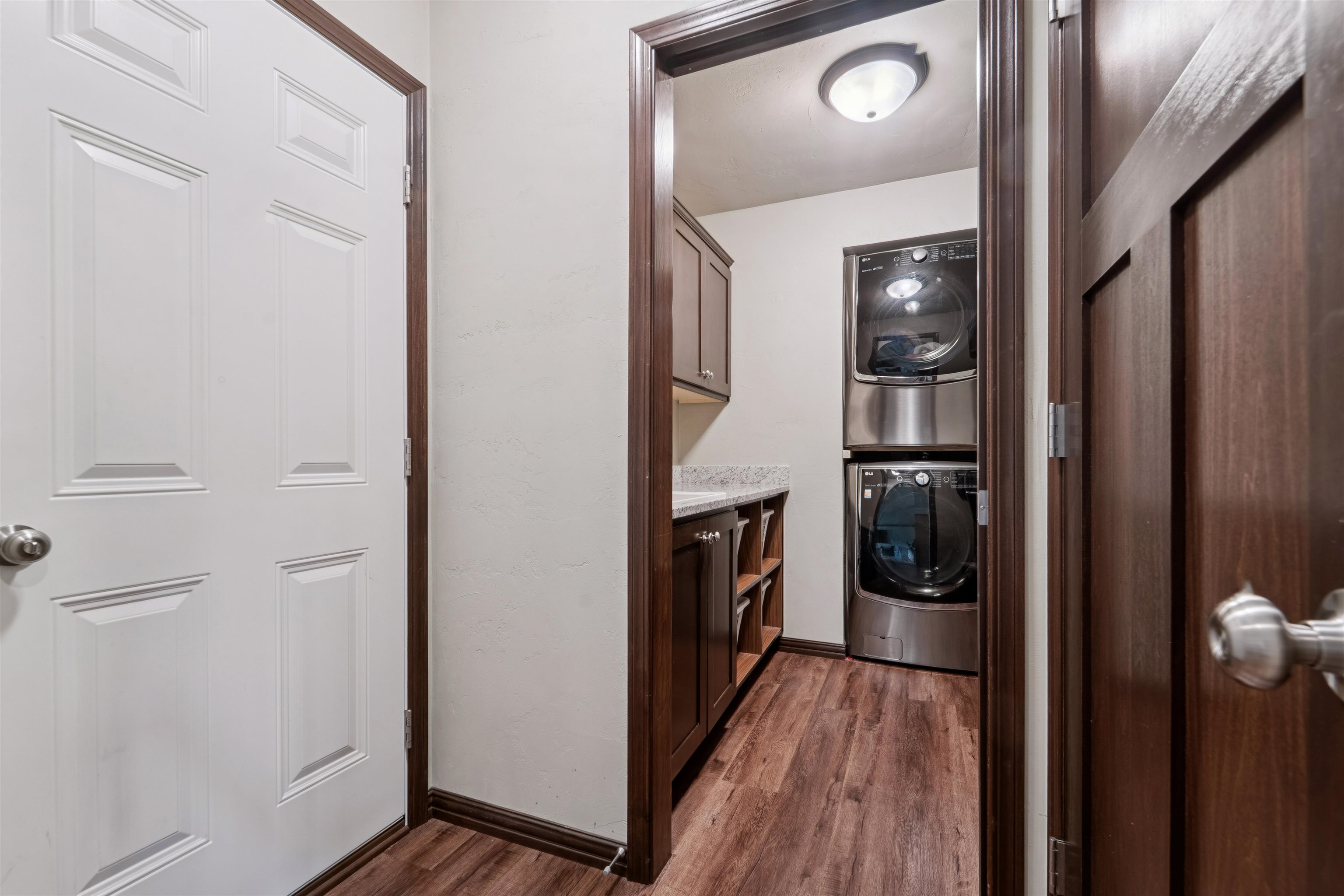 NEENAH, Wisconsin, 54956, United States, 4 Bedrooms Bedrooms, ,3 BathroomsBathrooms,Residential,For Sale,1988309