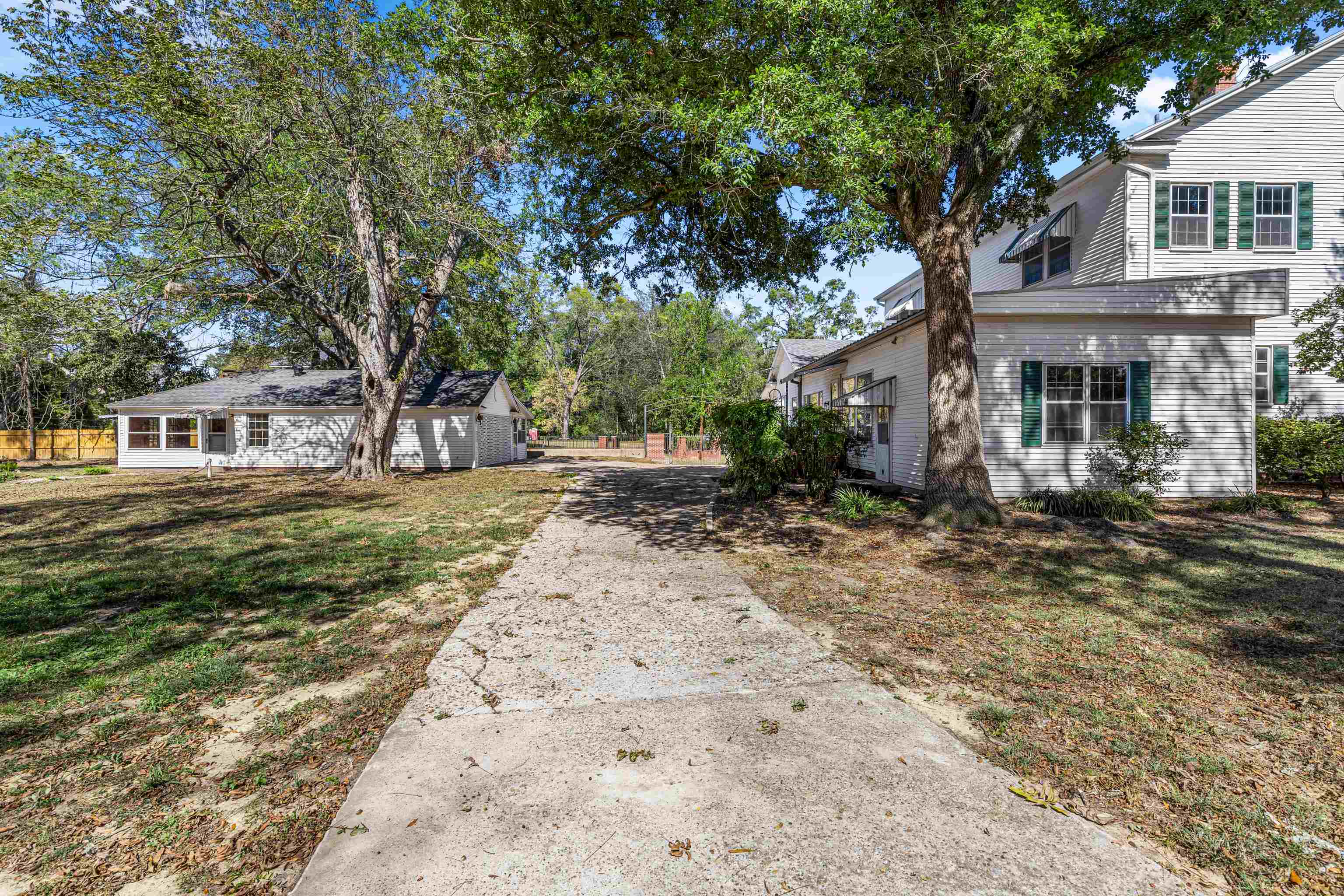 Jefferson, Texas, 75657, United States, 5 Bedrooms Bedrooms, ,5 BathroomsBathrooms,Residential,For Sale,1978271