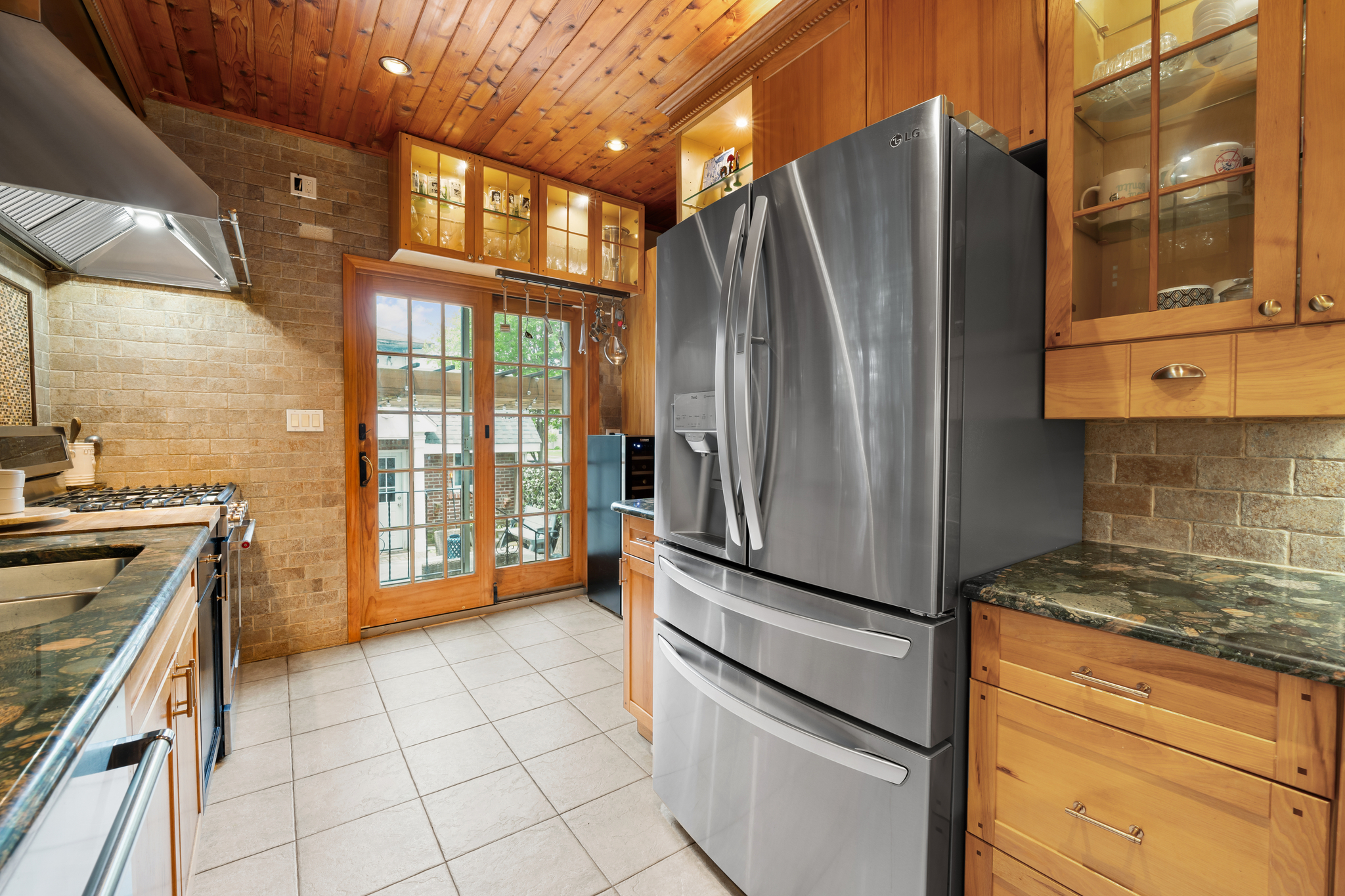 Oceanside, New York, 11572, United States, 3 Bedrooms Bedrooms, ,2 BathroomsBathrooms,Residential,For Sale,1928252
