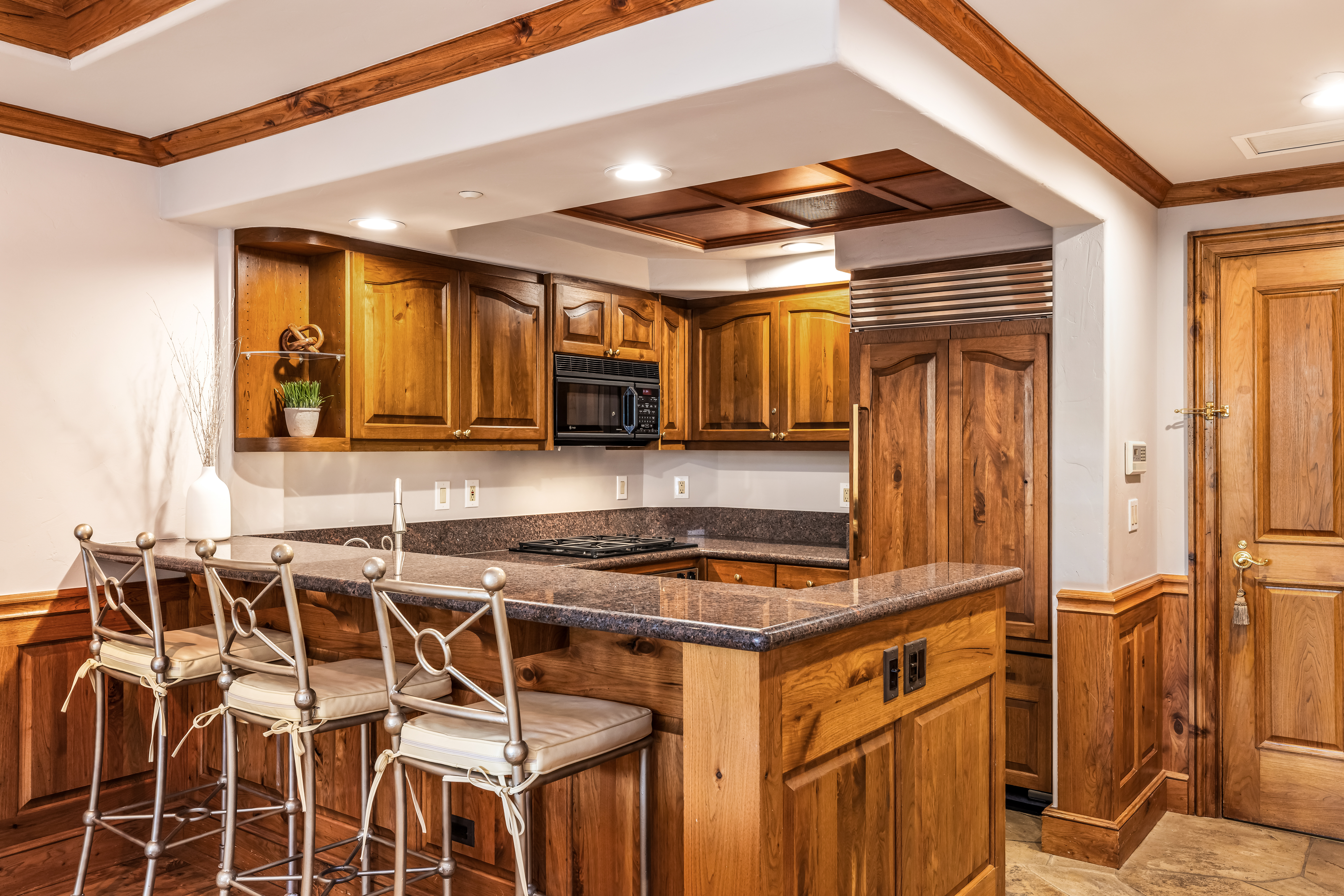  Beaver Creek 2-bedroom retreat with soft alpine light drifting in - 物件實景