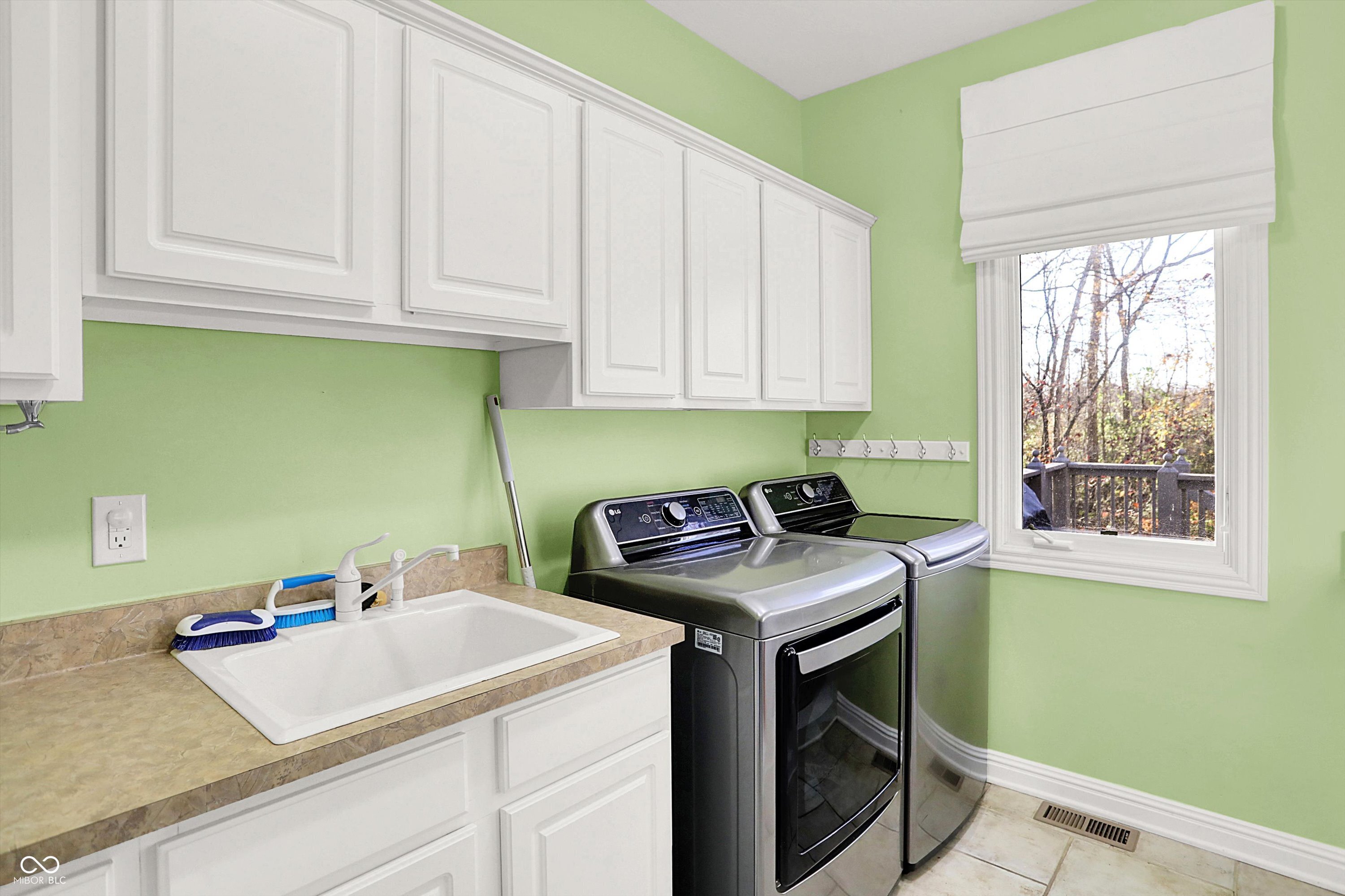 Fishers, Indiana, 46037, United States, 6 Bedrooms Bedrooms, ,5 BathroomsBathrooms,Residential,For Sale,1992348