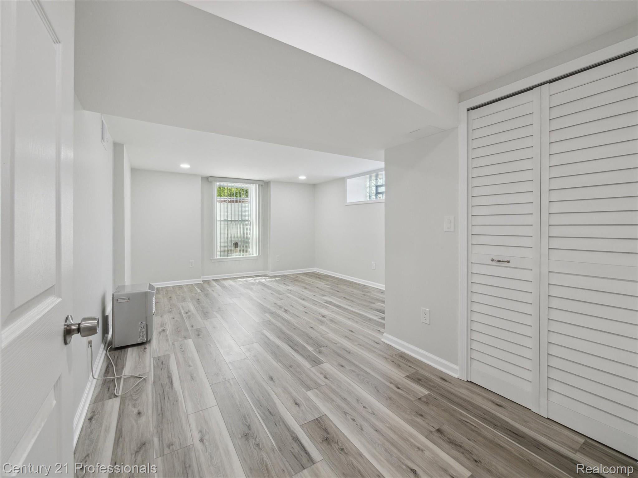 FarmingtonHills, Michigan, 48167, United States, 4 Bedrooms Bedrooms, ,4 BathroomsBathrooms,Residential,For Sale,1895323