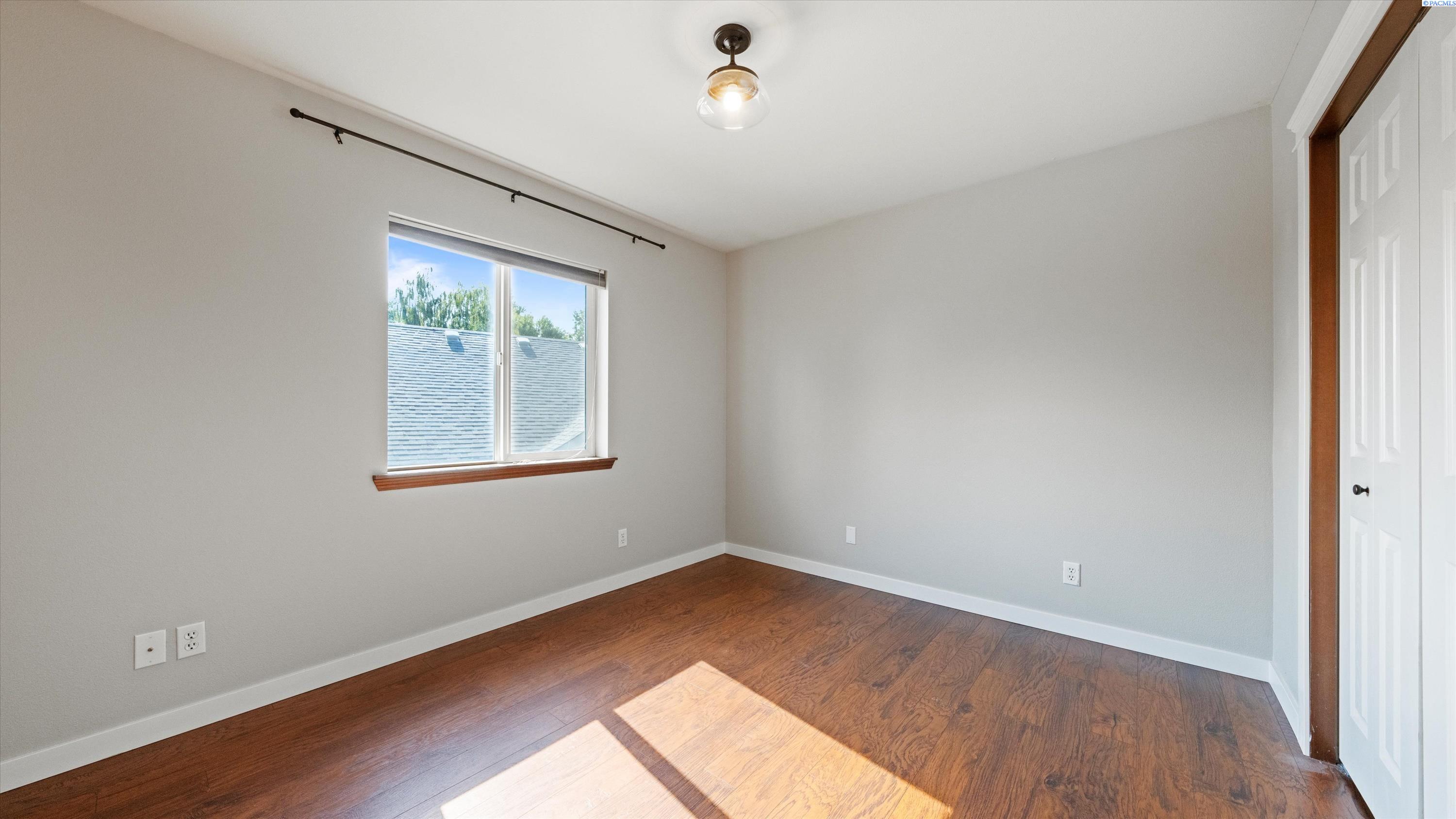 Pasco, Washington, 99301, United States, 4 Bedrooms Bedrooms, ,2 BathroomsBathrooms,Residential,For Sale,1956772