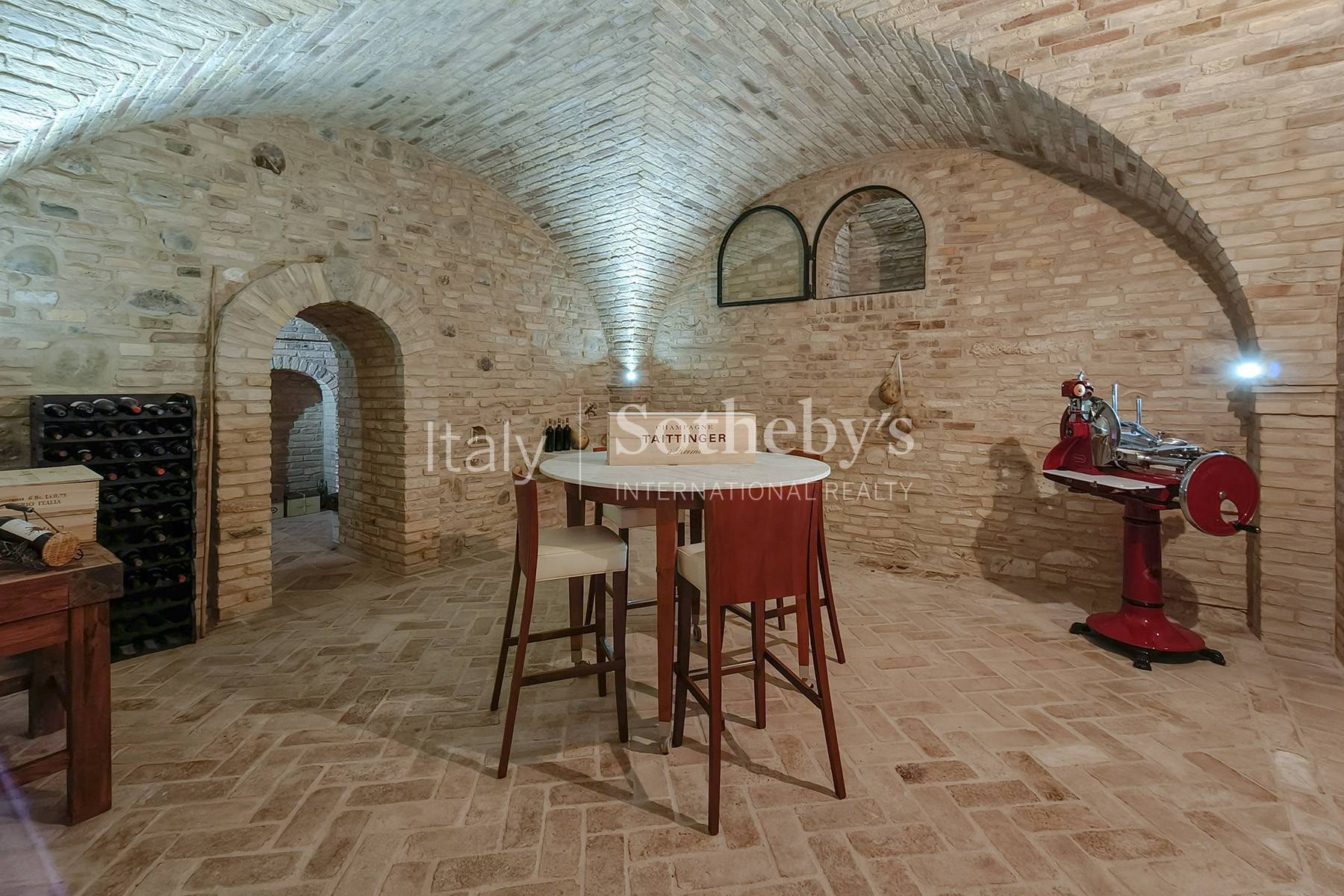  Country estate with vineyards and pool in Le Marche - 物件實景