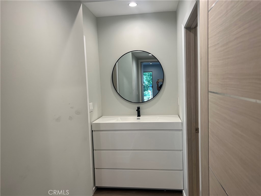 Sherman Oaks, California, 91411, United States, 2 Bedrooms Bedrooms, ,2 BathroomsBathrooms,Residential,For Sale,1925471