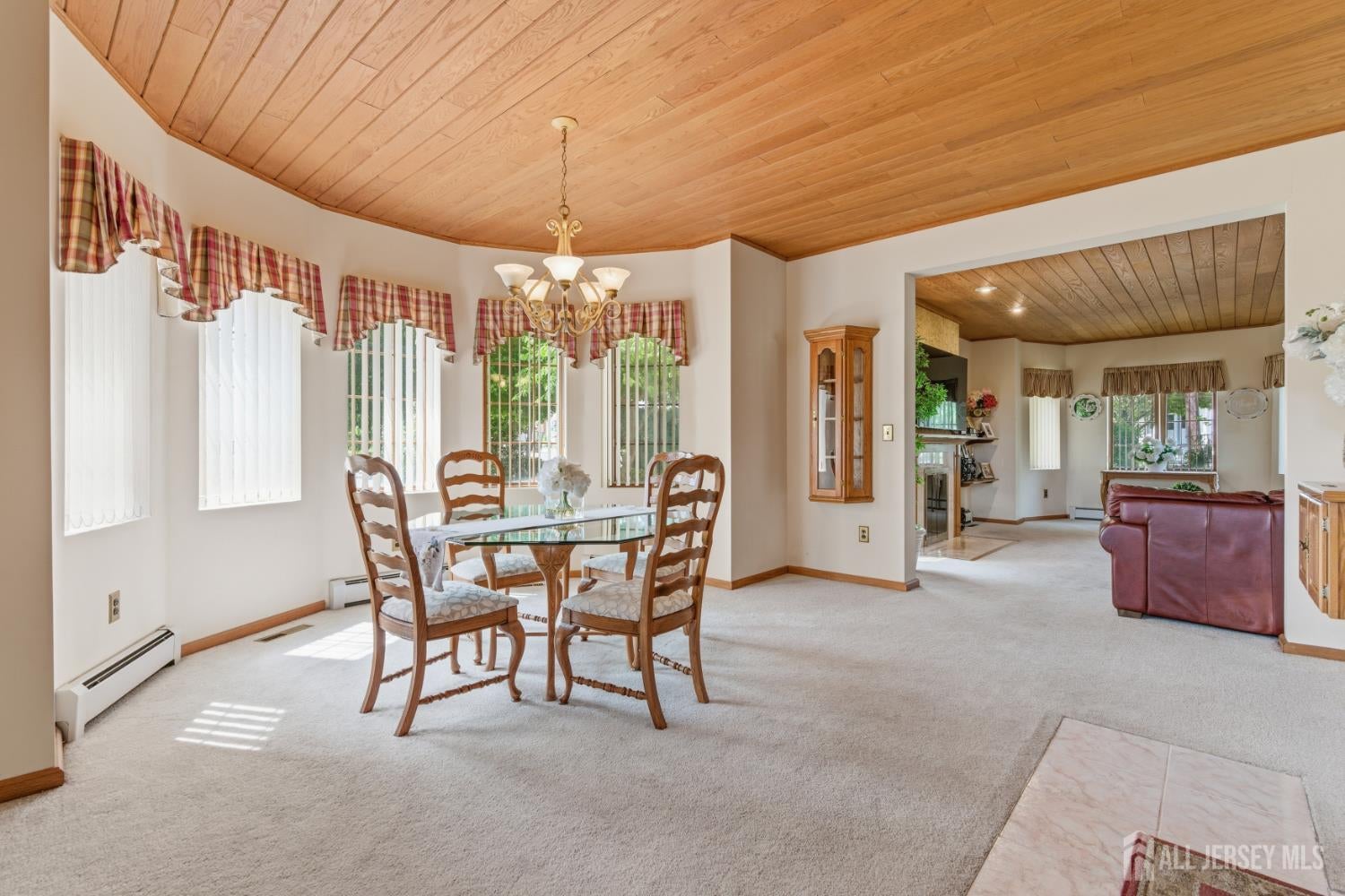 South Amboy, New Jersey, 08879, United States, 3 Bedrooms Bedrooms, ,3 BathroomsBathrooms,Residential,For Sale,2049117