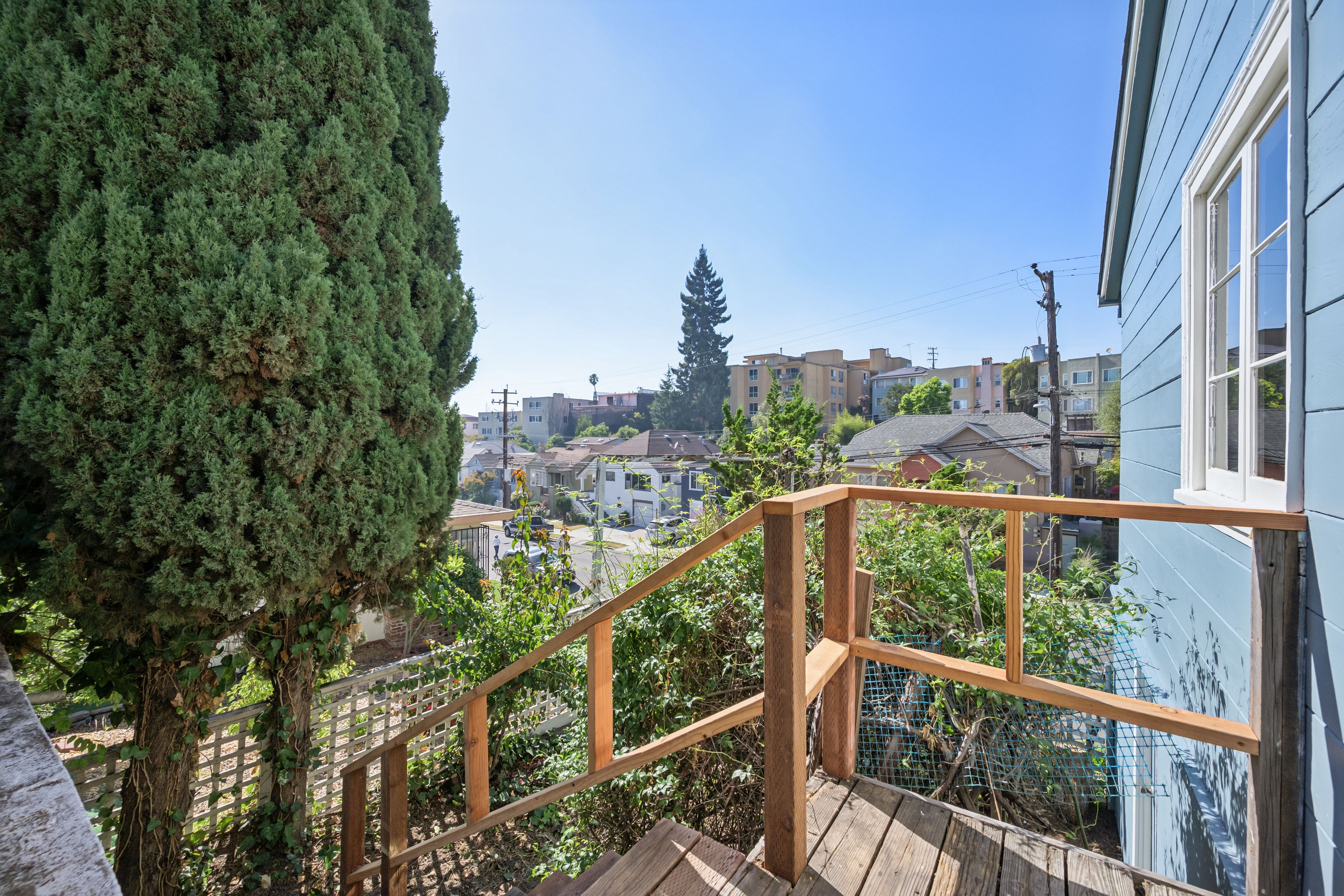  Spacious Corner-Lot Residence Offering Flexible Living Near Lake Merritt - 物件實景