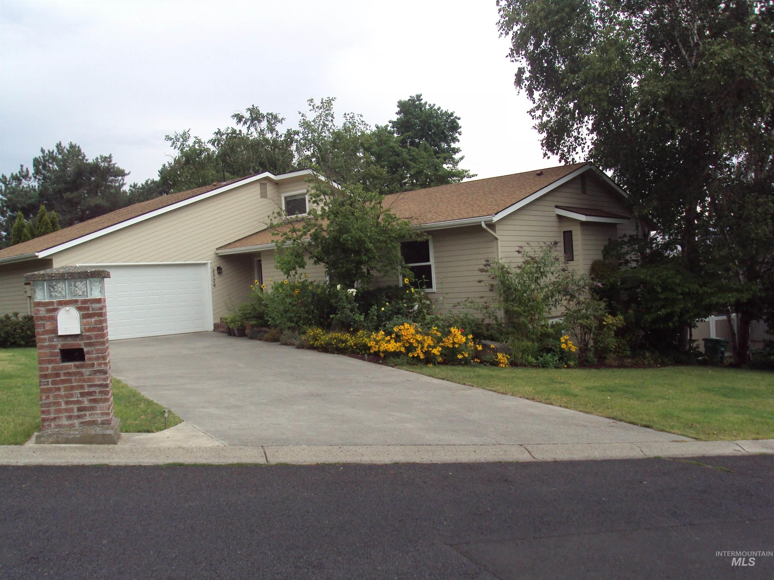 Lewiston, Idaho, 83501, United States, 5 Bedrooms Bedrooms, ,4 BathroomsBathrooms,Residential,For Sale,1905488