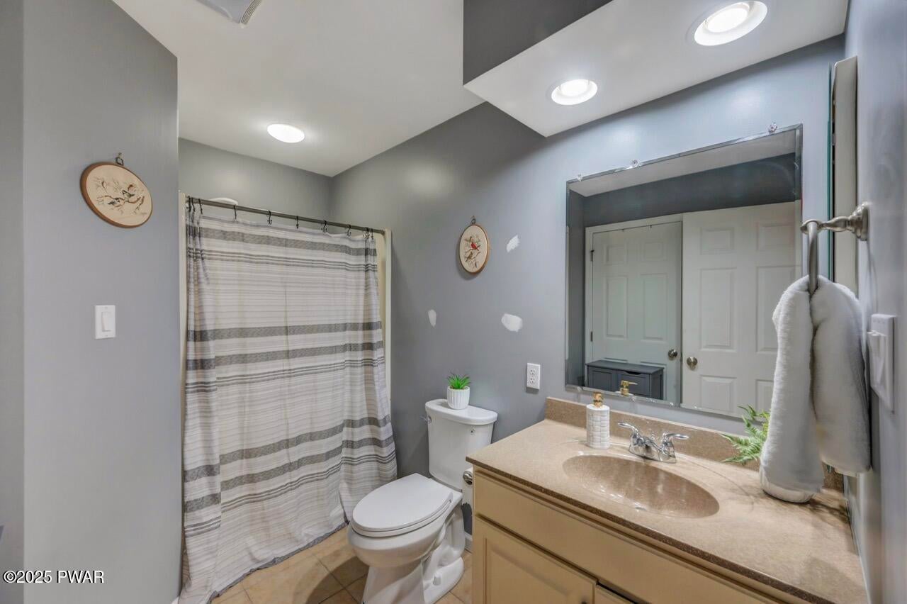 Honesdale, Pennsylvania, 18431, United States, 5 Bedrooms Bedrooms, ,4 BathroomsBathrooms,Residential,For Sale,1973688