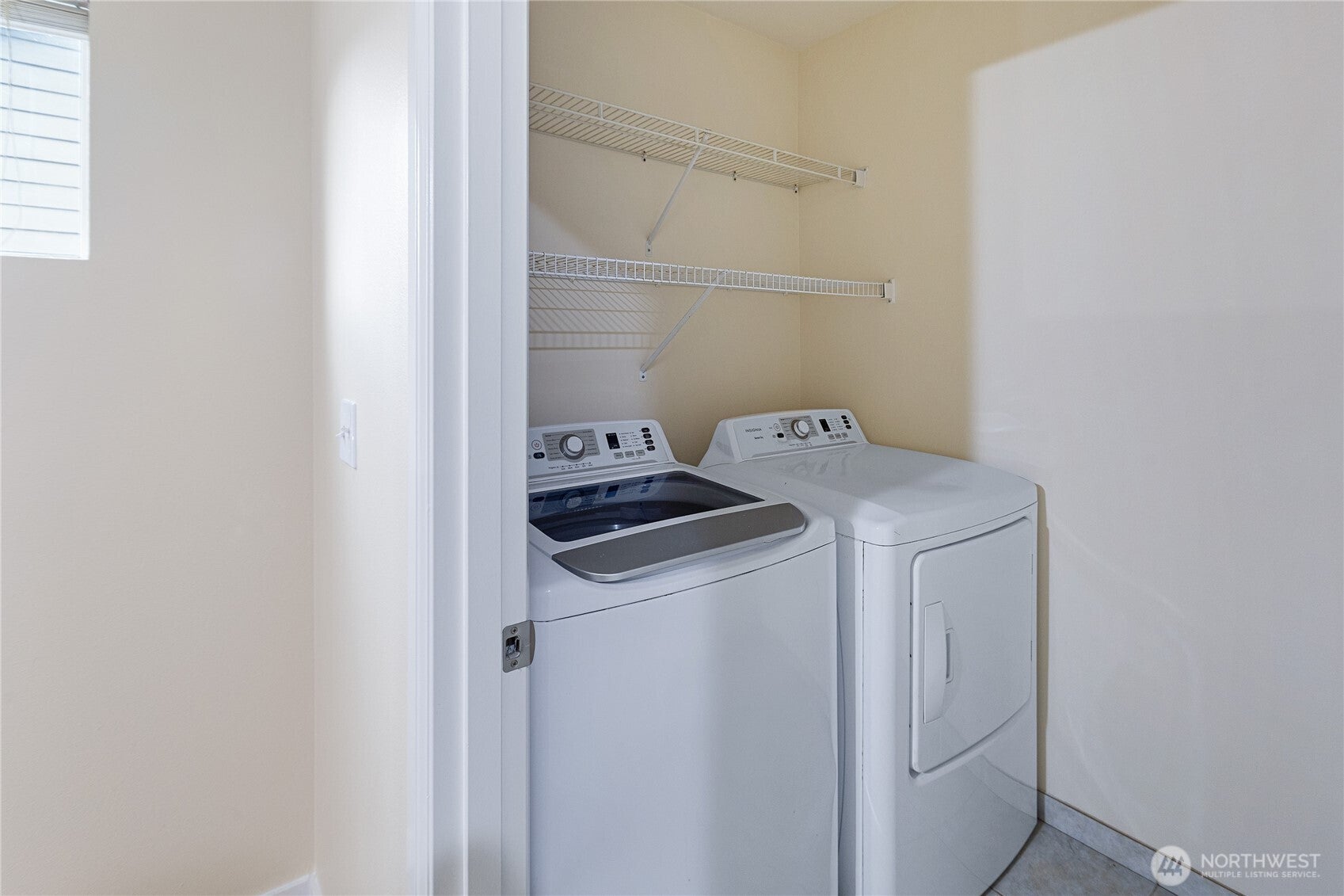 Kent, Washington, 98042, United States, 4 Bedrooms Bedrooms, ,3 BathroomsBathrooms,Residential,For Sale,1987043