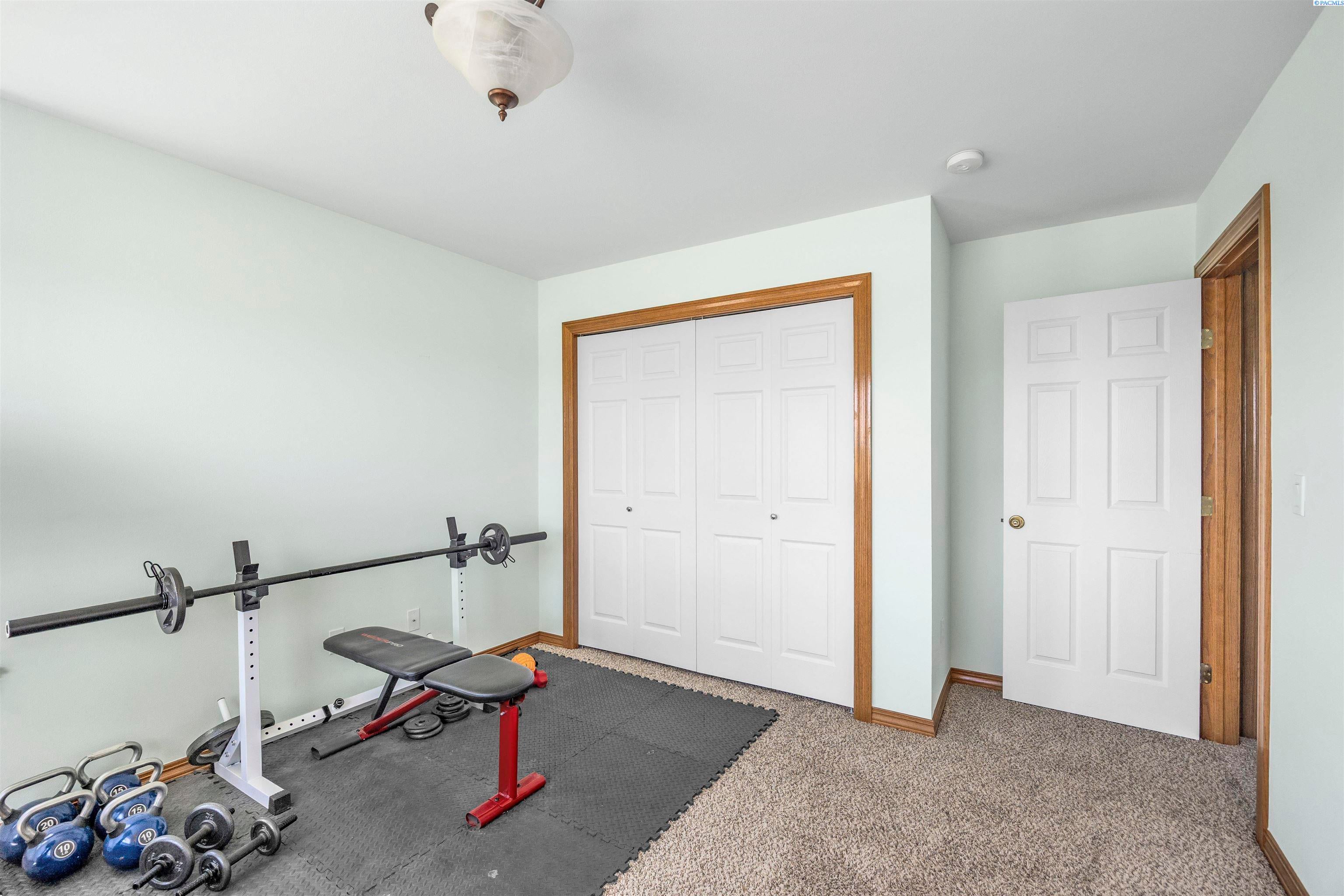 Richland, Washington, 99354, United States, 4 Bedrooms Bedrooms, ,3 BathroomsBathrooms,Residential,For Sale,1980969