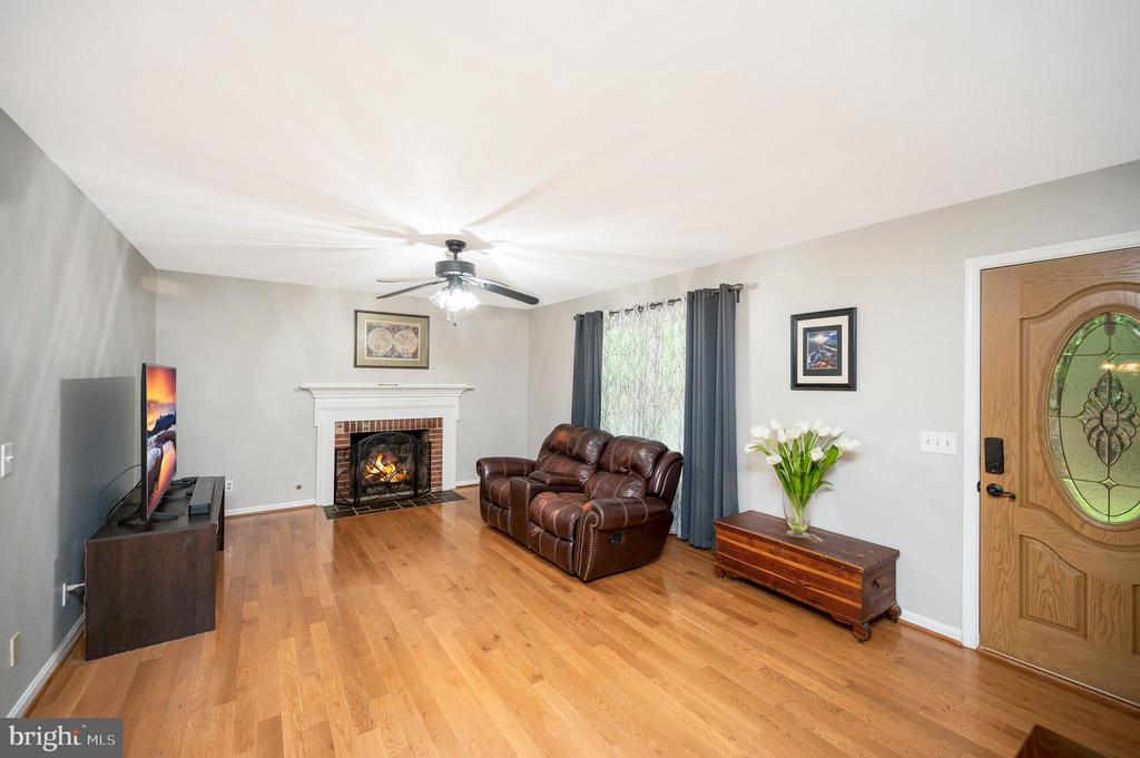 Fredericksburg, Virginia, 22406, United States, 3 Bedrooms Bedrooms, ,2 BathroomsBathrooms,Residential,For Sale,2049336