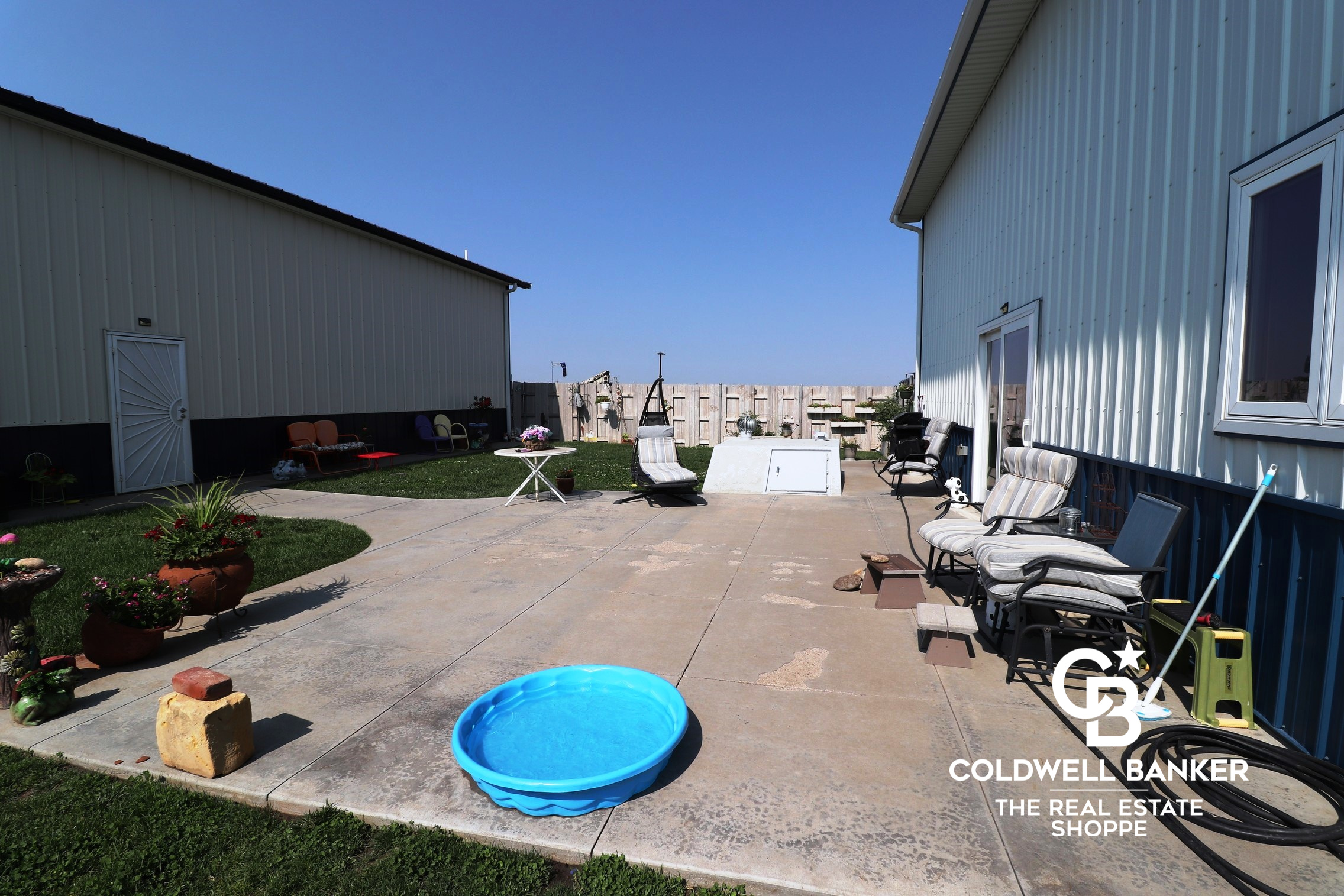 Garden City, Kansas, 67846, United States, 2 Bedrooms Bedrooms, ,Residential,For Sale,1890004