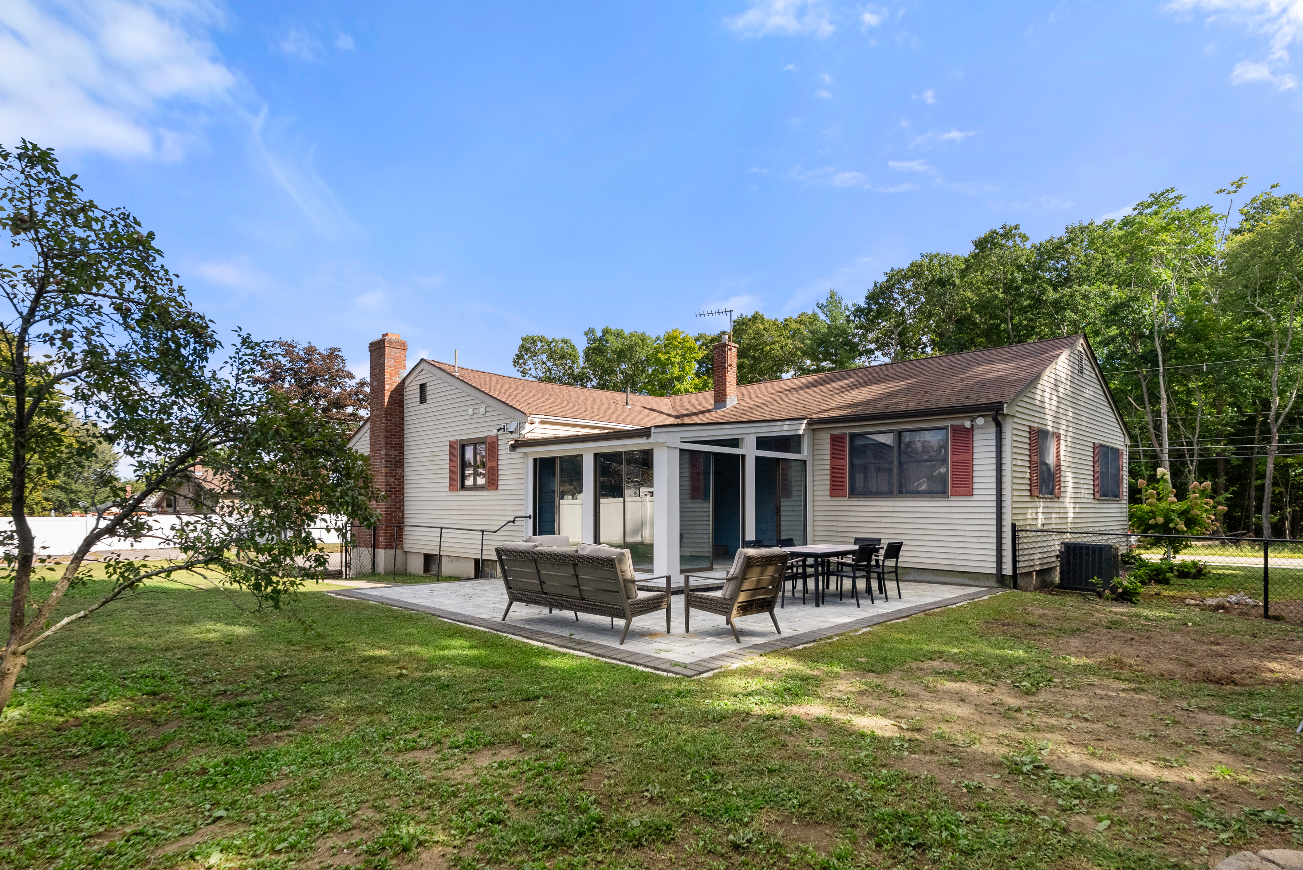  50 Main Street, Medway, MA, 02053 - 物件實景