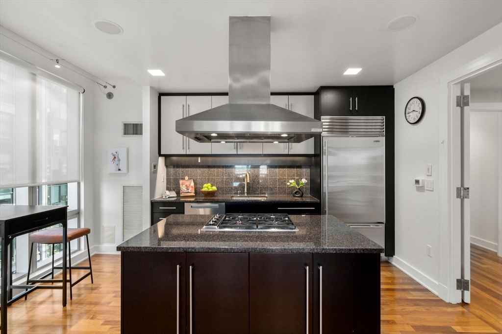 Boston, Massachusetts, 02210, United States, 3 Bedrooms Bedrooms, ,4 BathroomsBathrooms,Residential,For Sale,1821296