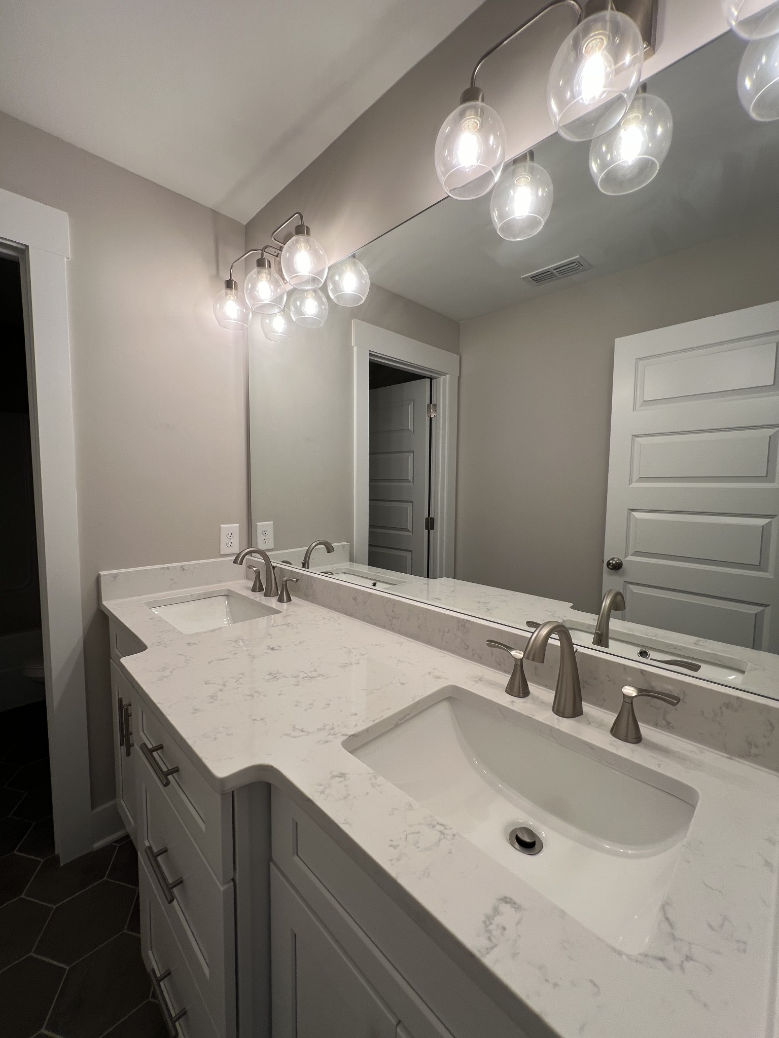 Winchester, Tennessee, 37398, United States, 4 Bedrooms Bedrooms, ,3 BathroomsBathrooms,Residential,For Sale,1980972