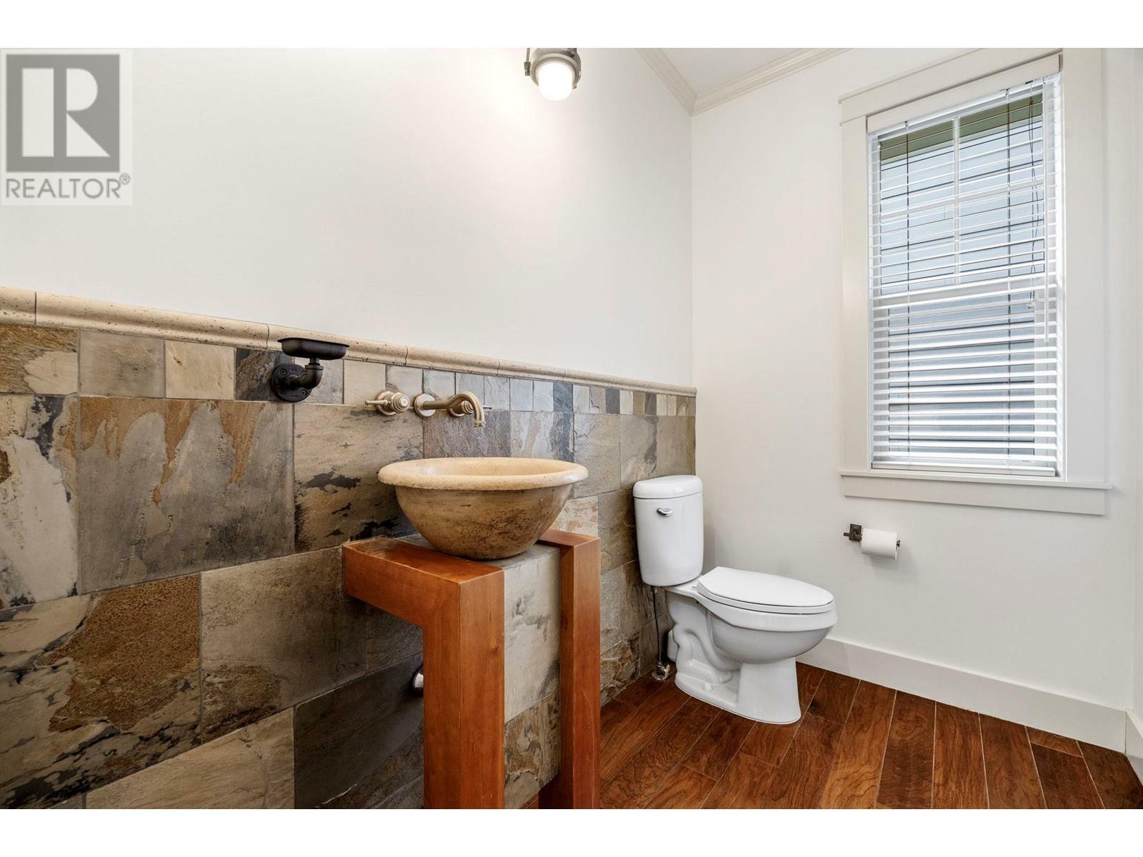 KELOWNA, British Columbia, V1W 4L5, CA, 4 Bedrooms Bedrooms, ,3 BathroomsBathrooms,Residential,For Sale,1837139