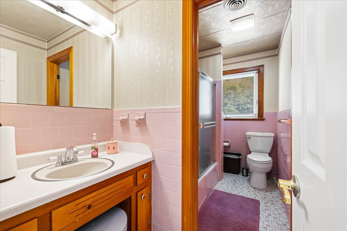 Chester, Virginia, 23831, United States, 5 Bedrooms Bedrooms, ,4 BathroomsBathrooms,Residential,For Sale,1889514