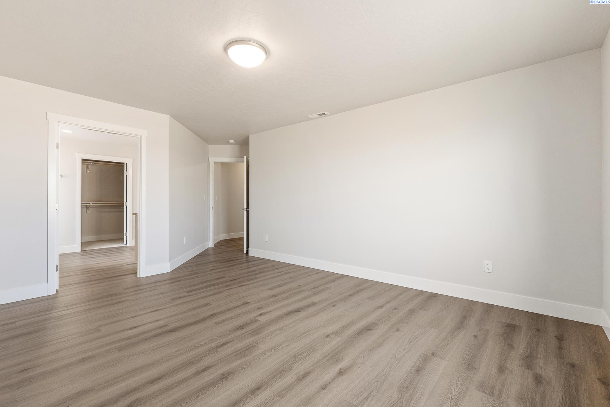 Pasco, Washington, 99301, United States, 4 Bedrooms Bedrooms, ,2 BathroomsBathrooms,Residential,For Sale,1806479