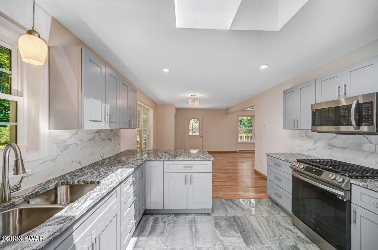 Lake Ariel, Pennsylvania, 18436, United States, 4 Bedrooms Bedrooms, ,4 BathroomsBathrooms,Residential,For Sale,1878609