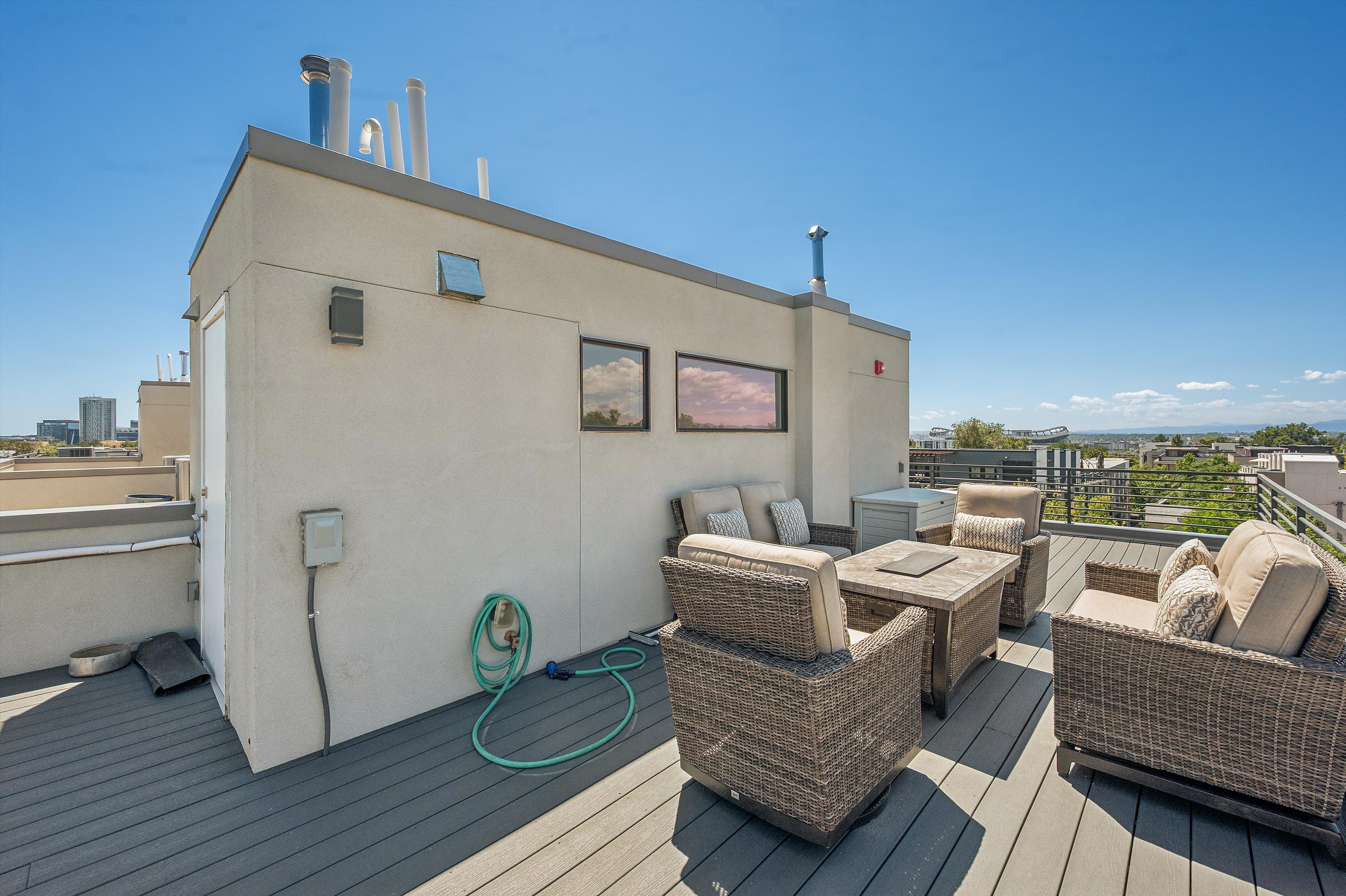  Condo Perched Above Jefferson Park with Rooftop Deck - 物件實景