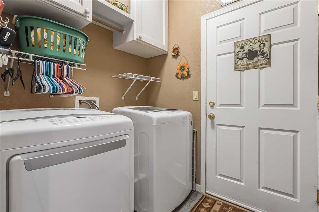 Bullhead City, Arizona, 86442, United States, 4 Bedrooms Bedrooms, ,2 BathroomsBathrooms,Residential,For Sale,1988926