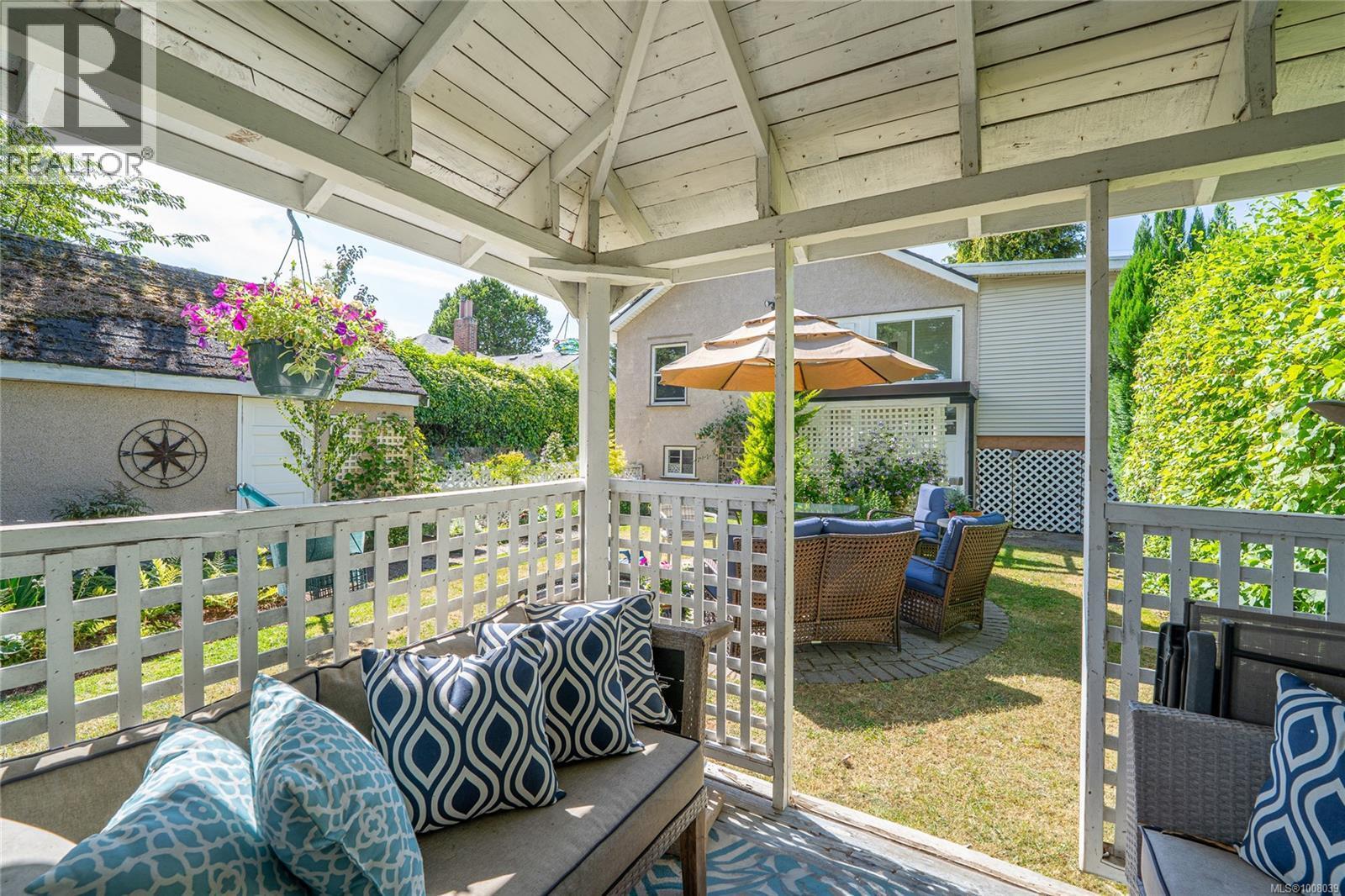 SAANICH, British Columbia, V8Z 3T7, CA, 2 Bedrooms Bedrooms, ,2 BathroomsBathrooms,Residential,For Sale,1948861