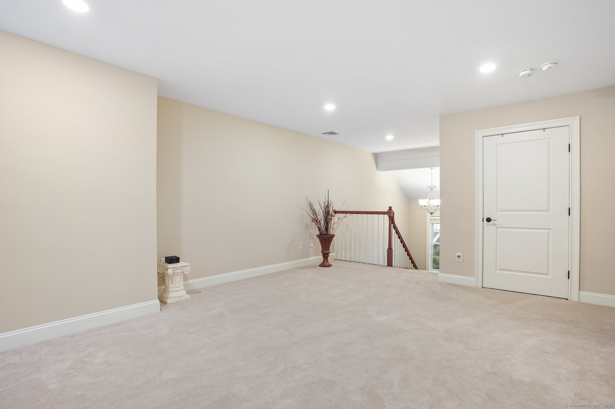 Brookfield, Connecticut, 06804, United States, 2 Bedrooms Bedrooms, ,4 BathroomsBathrooms,Residential,For Sale,1890460