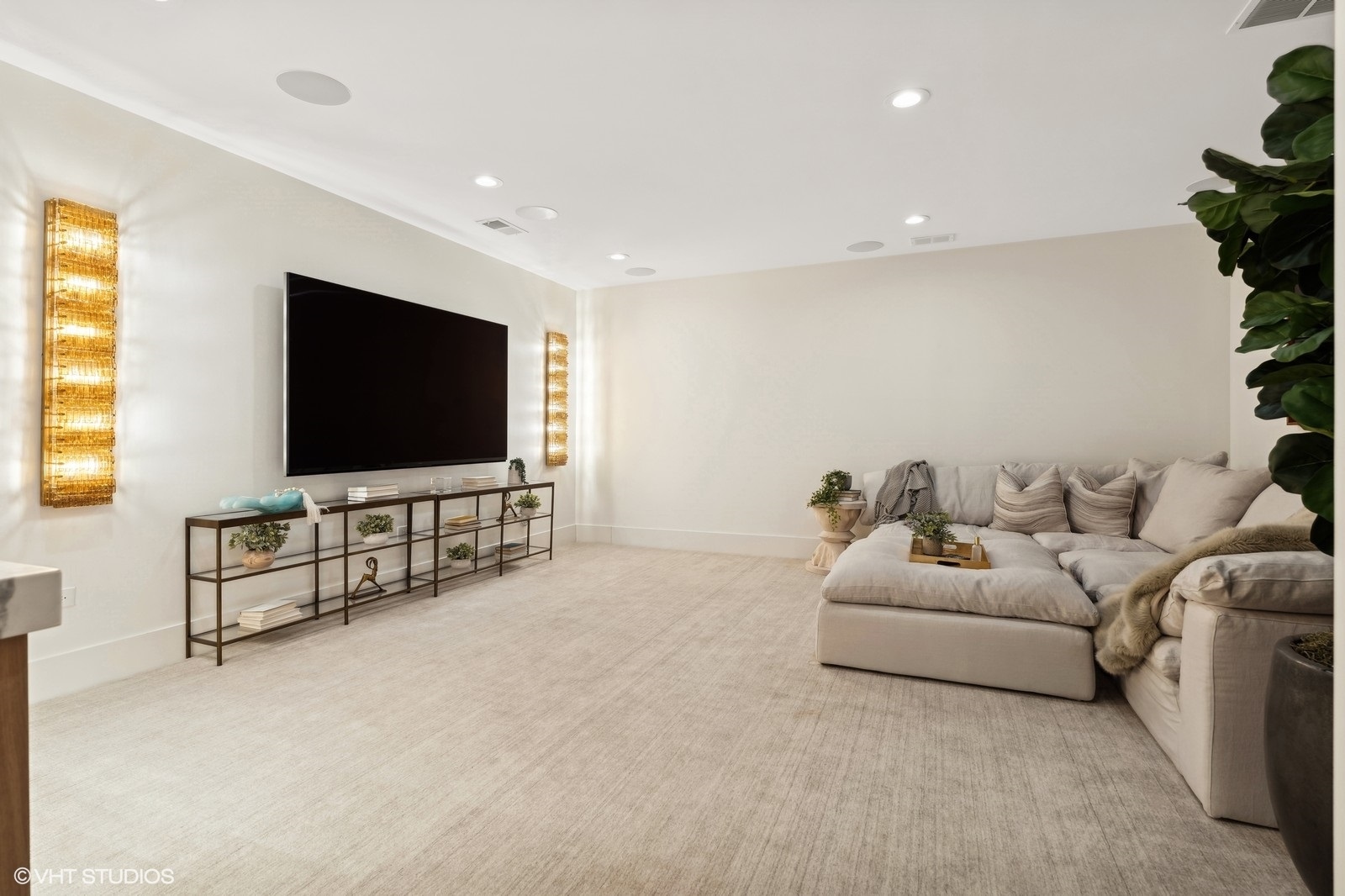 Chicago, Illinois, 60639, United States, 4 Bedrooms Bedrooms, ,4 BathroomsBathrooms,Residential,For Sale,1942244