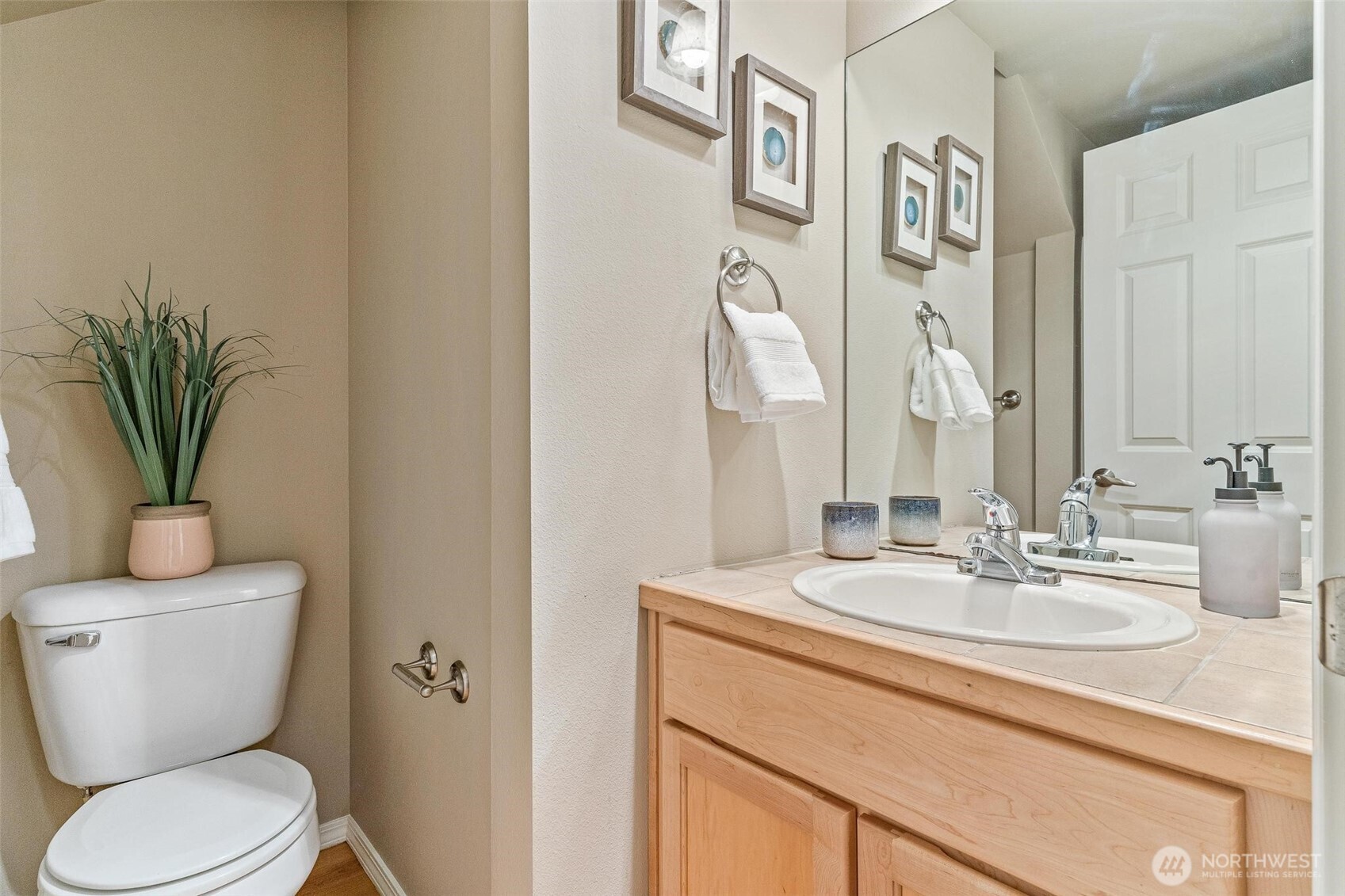 Kenmore, Washington, 98028, United States, 3 Bedrooms Bedrooms, ,2 BathroomsBathrooms,Residential,For Sale,1974587