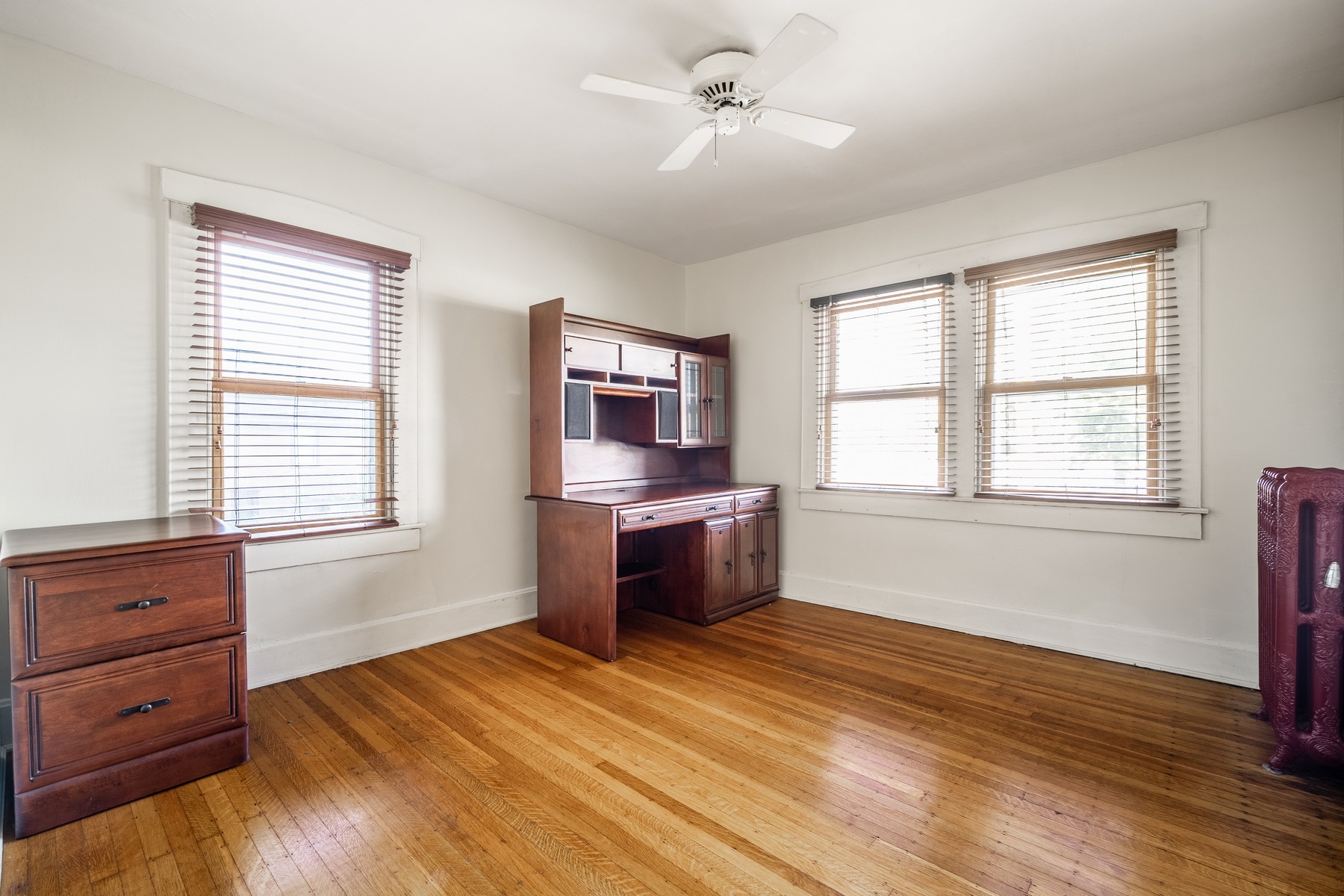  Charming Indianapolis Home with Stained Woodwork and Hardwood Floors - 物件實景