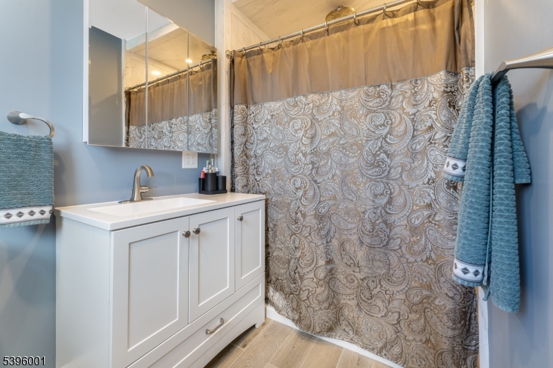 Readington Twp., New Jersey, 08833, United States, 3 Bedrooms Bedrooms, ,3 BathroomsBathrooms,Residential,For Sale,1989255