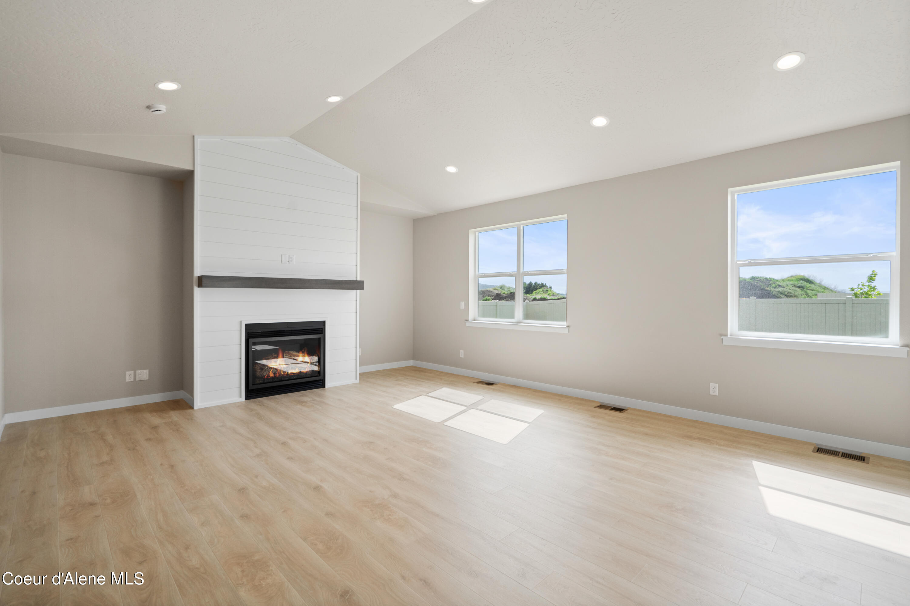 Coeur d'Alene, Idaho, 83814, United States, 5 Bedrooms Bedrooms, ,3 BathroomsBathrooms,Residential,For Sale,1943081