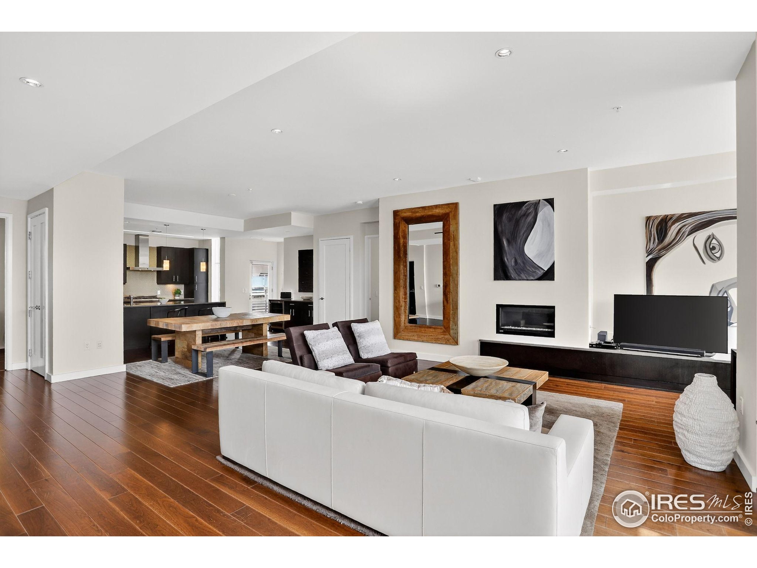 Boulder, Colorado, 80302, United States, 1 Bedroom Bedrooms, ,2 BathroomsBathrooms,Residential,For Sale,1942298