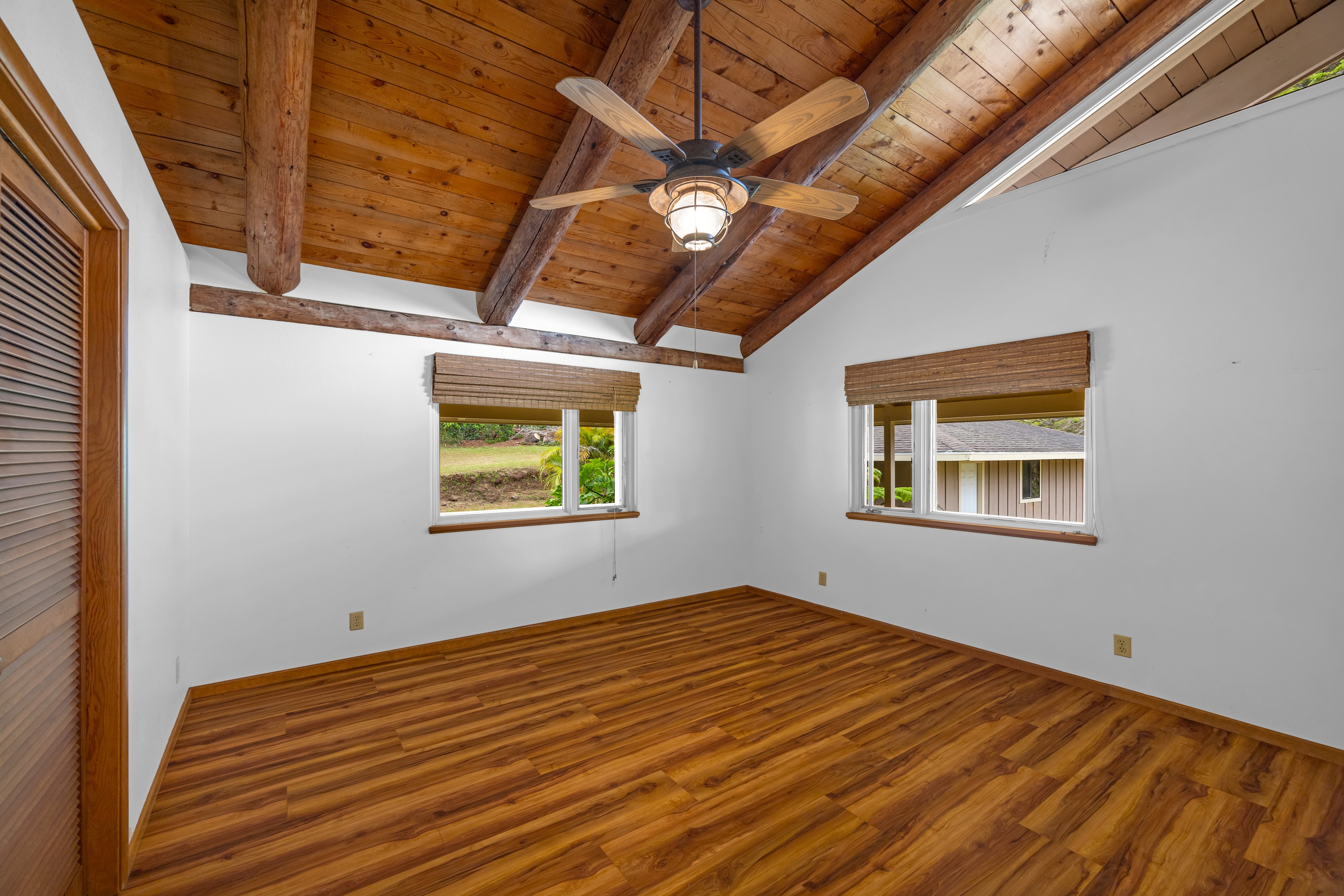  Single-level home on 2.5 fully fenced and gated acres - 物件實景