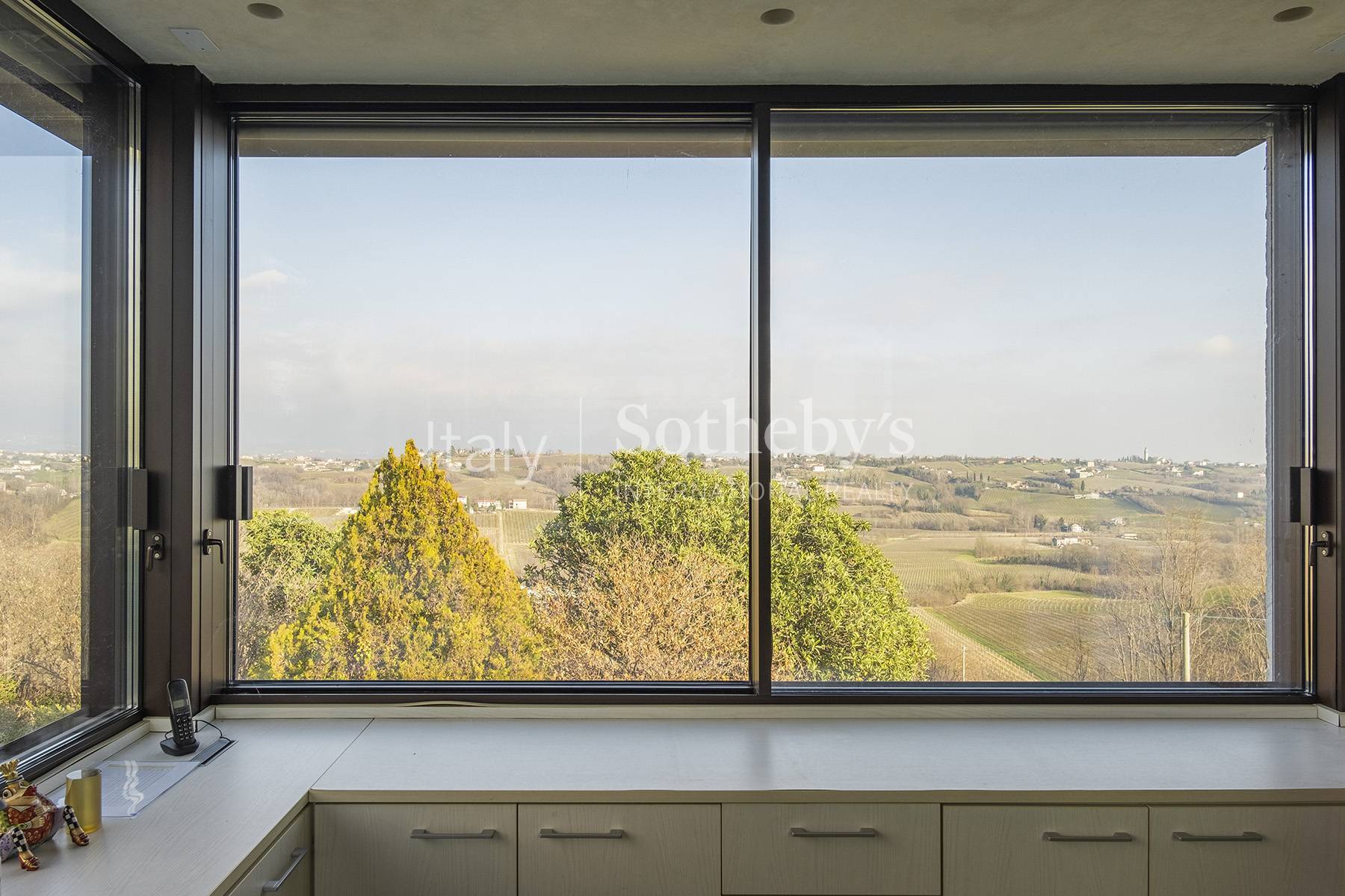 Hillside villa with olive grove and caretaker