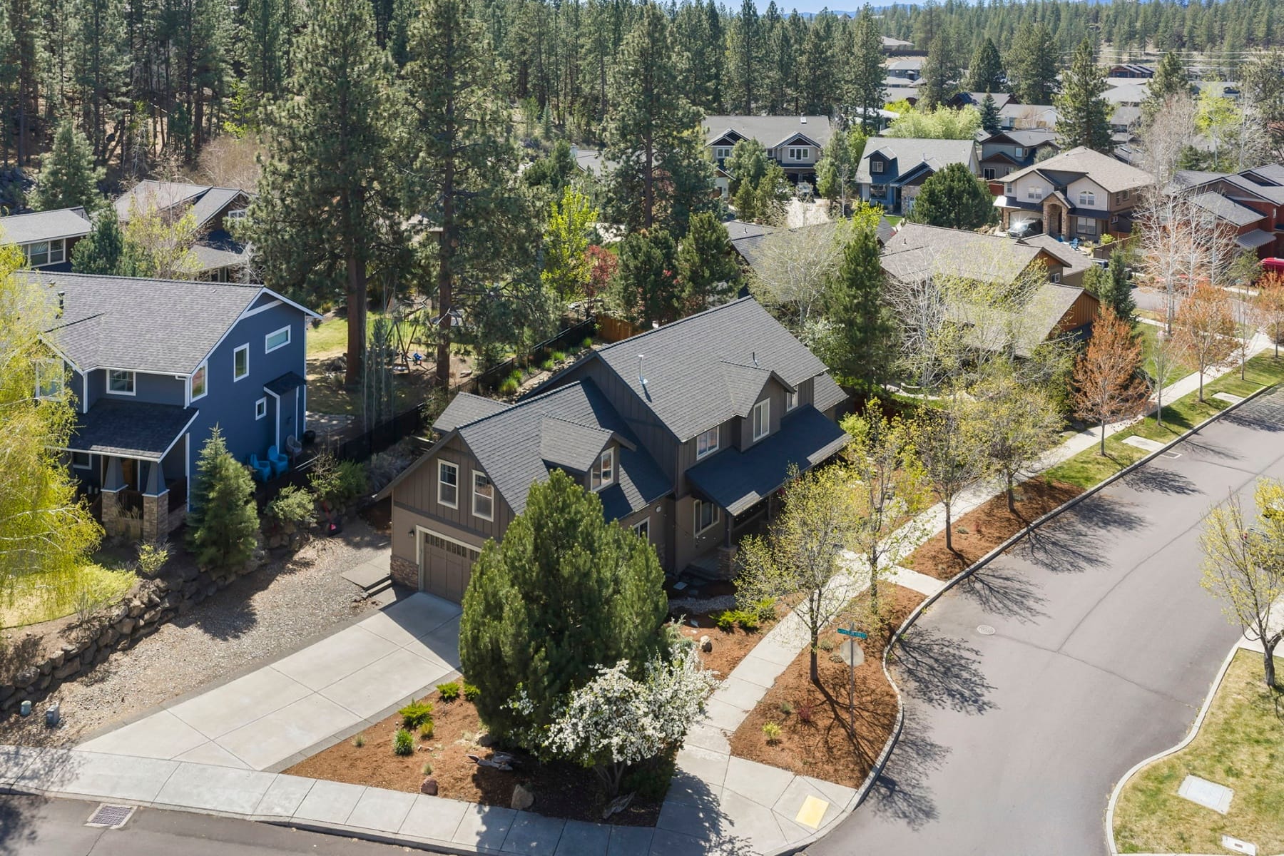  2073 NW Shevlin Crest Drive Bend, OR 97703 - 物件實景