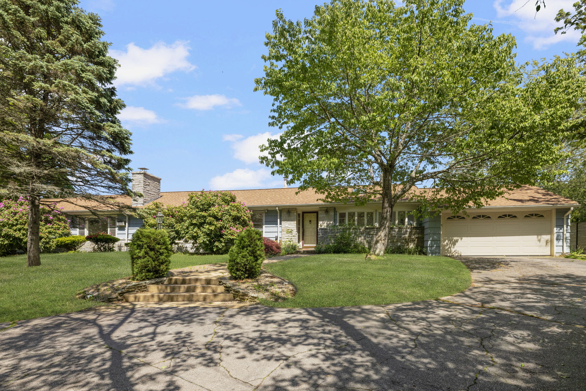  Easy Living, Exceptional Space, Prime North Dartmouth Location - 物件實景
