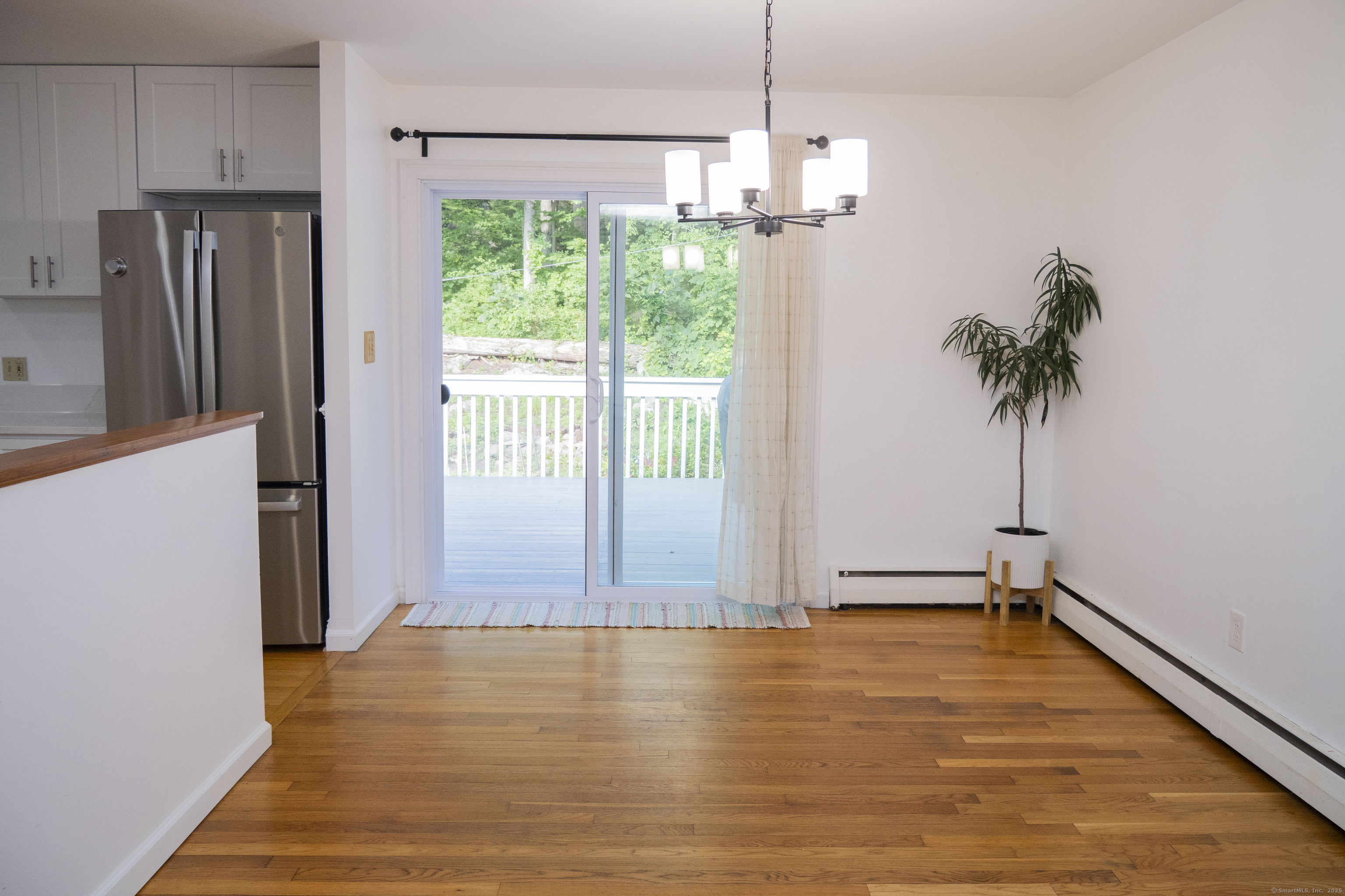Trumbull, Connecticut, 06611, United States, 3 Bedrooms Bedrooms, ,3 BathroomsBathrooms,Residential,For Sale,1937031